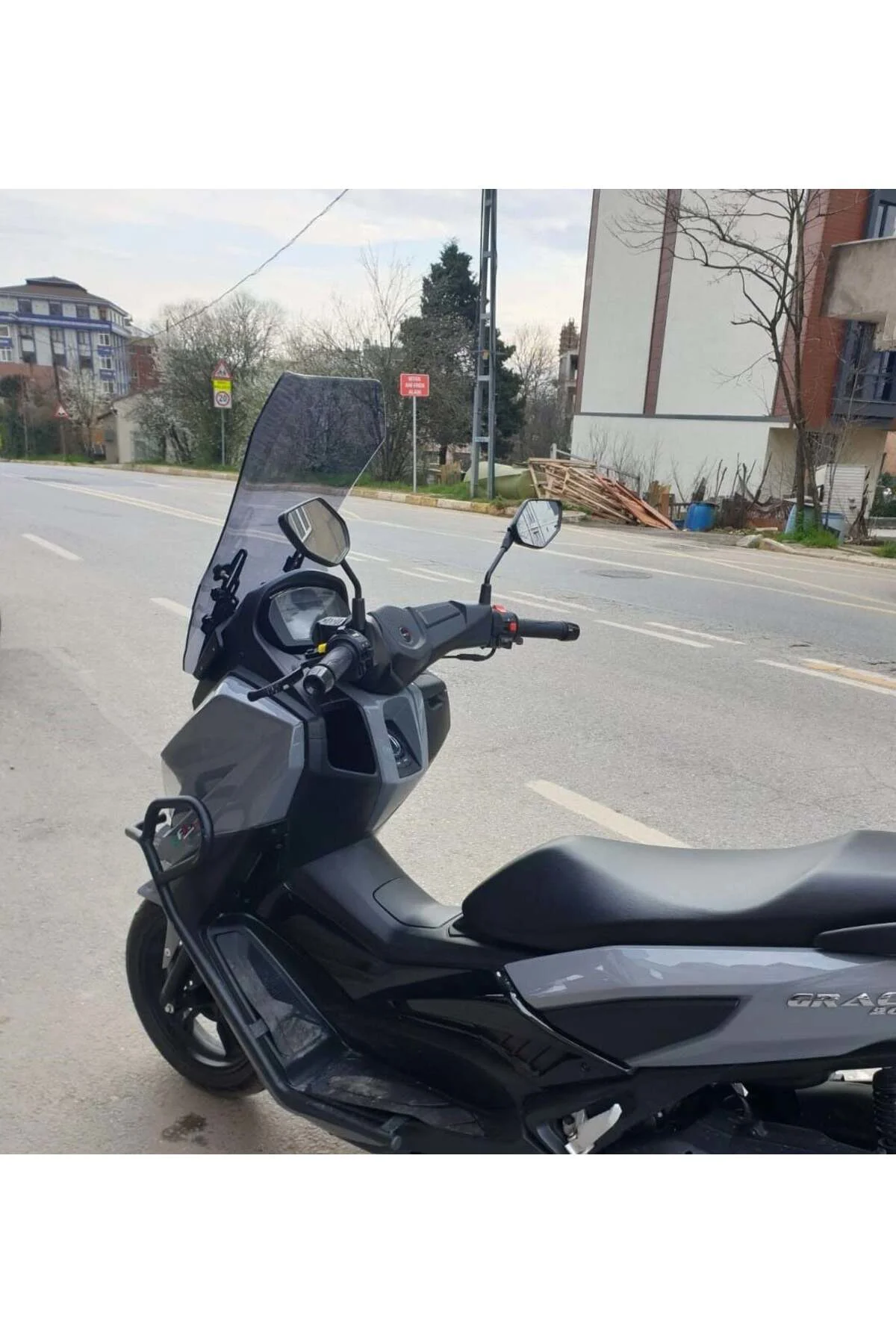 Küba Novax 200 Ön Cam 2023-2026 Model 57cm Füme Renkli 4mm