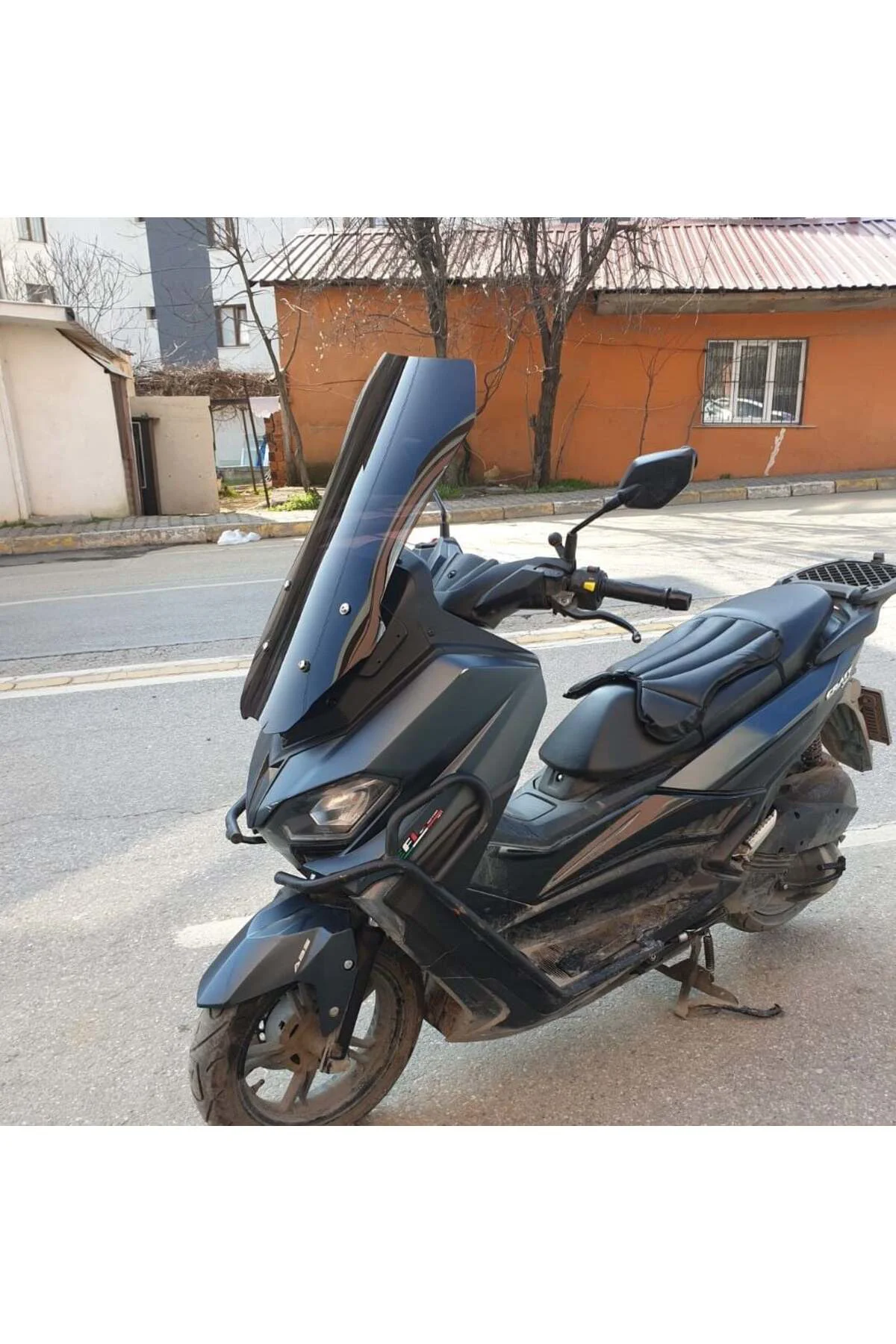 Küba Novax 200 Ön Cam 2023-2026 Model 65cm Siyah Renkli 4mm UZUN