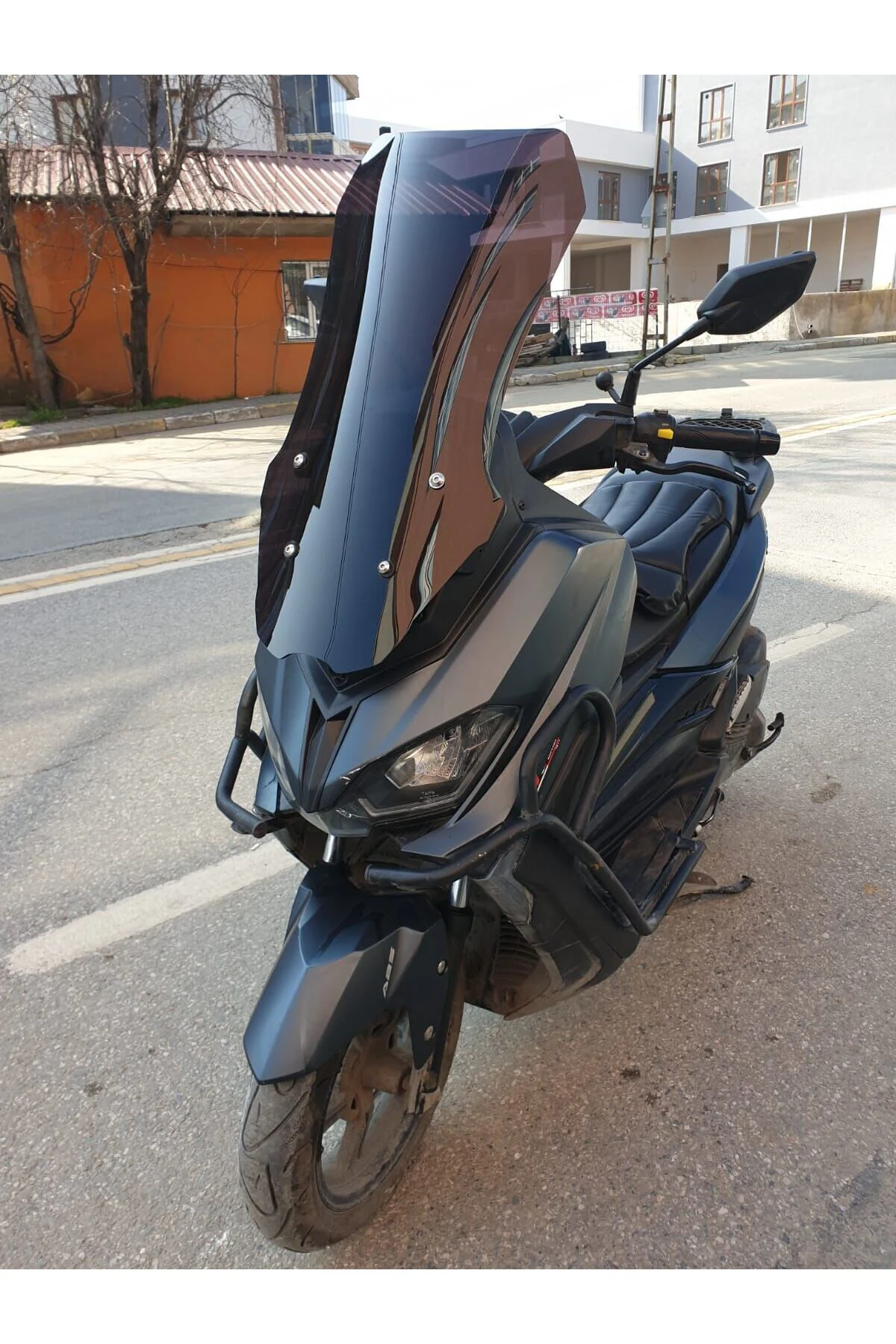 Küba Novax 200 Ön Cam 2023-2026 Model 65cm Siyah Renkli 4mm UZUN
