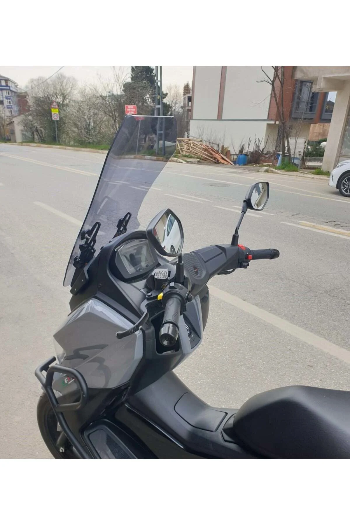 Küba Novax 200 Ön Cam 2023-2026 Model 57cm Füme Renkli 4mm