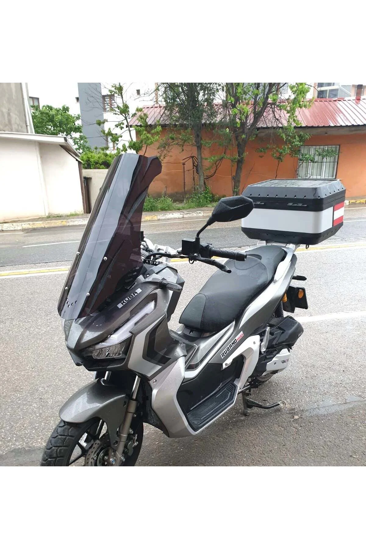 Küba Rubano 150 Ön Cam 2023-2026 Model 65cm Siyah Renkli 4mm ORTA BOYLU