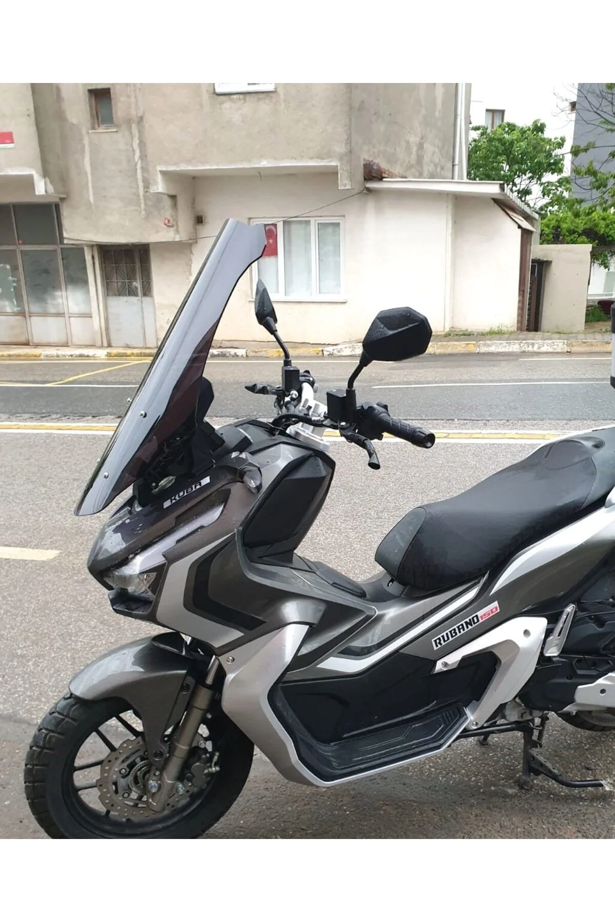 Küba Rubano 150 Ön Cam 2023-2026 Model 65cm Siyah Renkli 4mm ORTA BOYLU