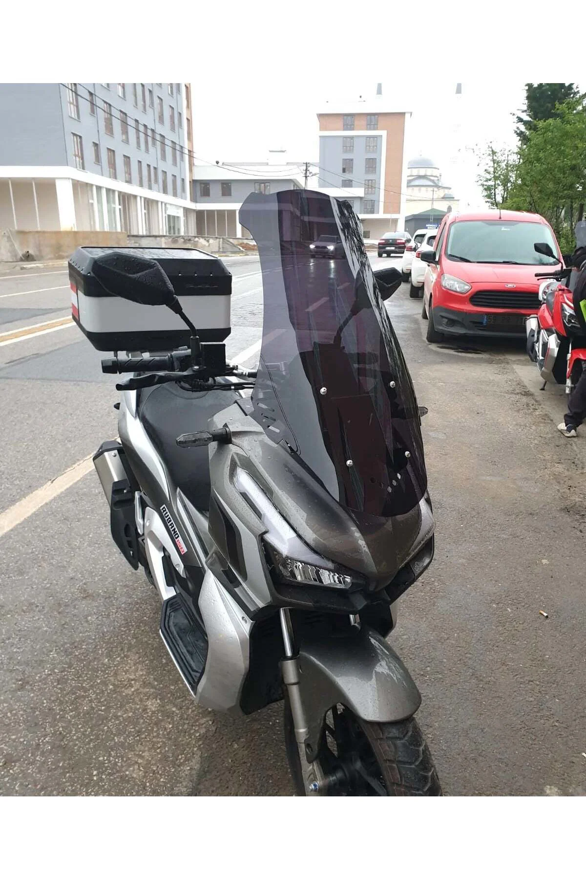 Küba Rubano 150 Ön Cam 2023-2026 Model 65cm Siyah Renkli 4mm ORTA BOYLU