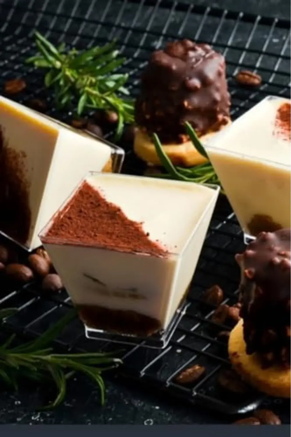 Kübik Prizma Kase Mika Plastik Şeffaf Kapaklı Sunum Kabı 8 lü 120