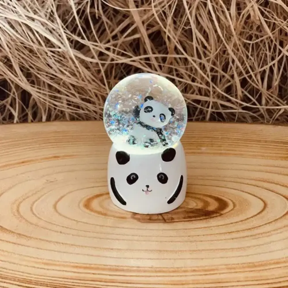 Küçük Boy Işıklı Panda Kar Küresi 6.5 cm Küçük Boy Işıklı Panda Kar Küresi 6.5 cm