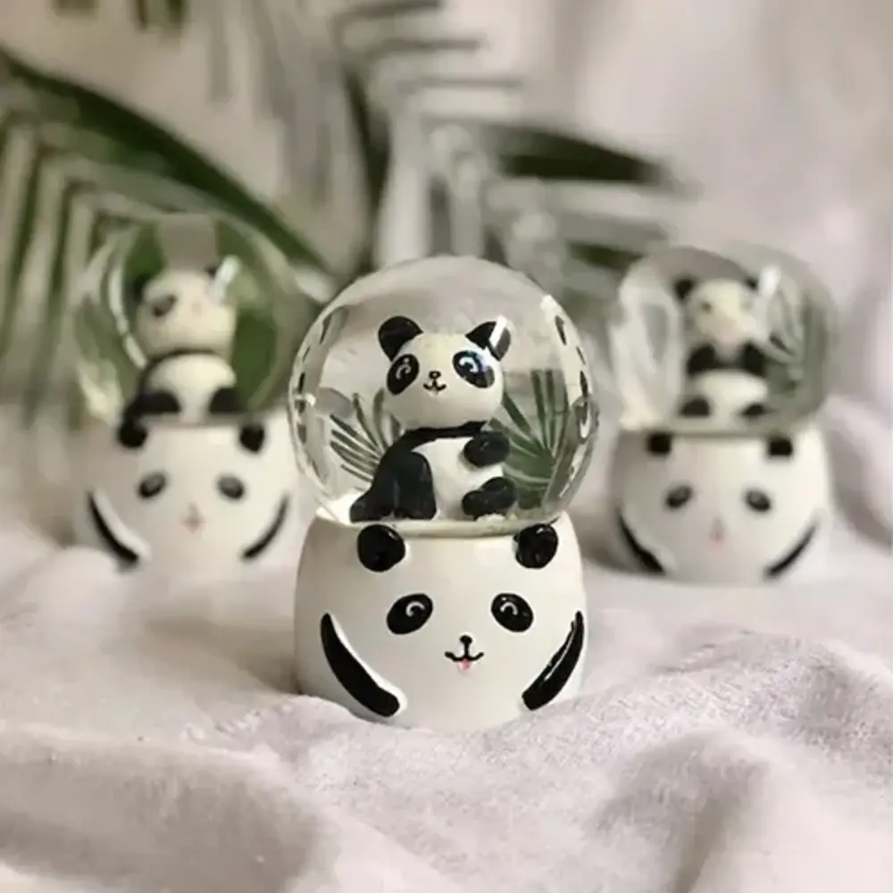 Küçük Boy Işıklı Panda Kar Küresi 6.5 cm Küçük Boy Işıklı Panda Kar Küresi 6.5 cm