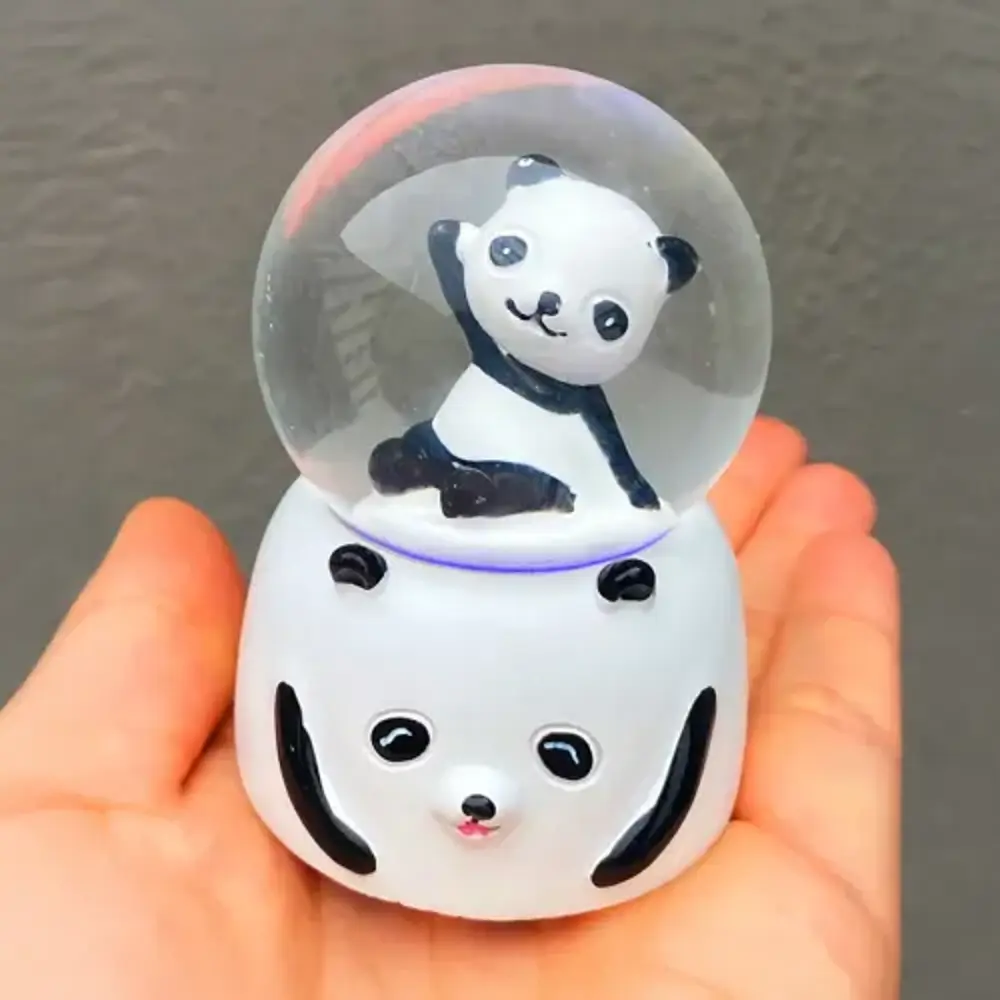 Küçük Boy Işıklı Panda Kar Küresi 6.5 cm Küçük Boy Işıklı Panda Kar Küresi 6.5 cm