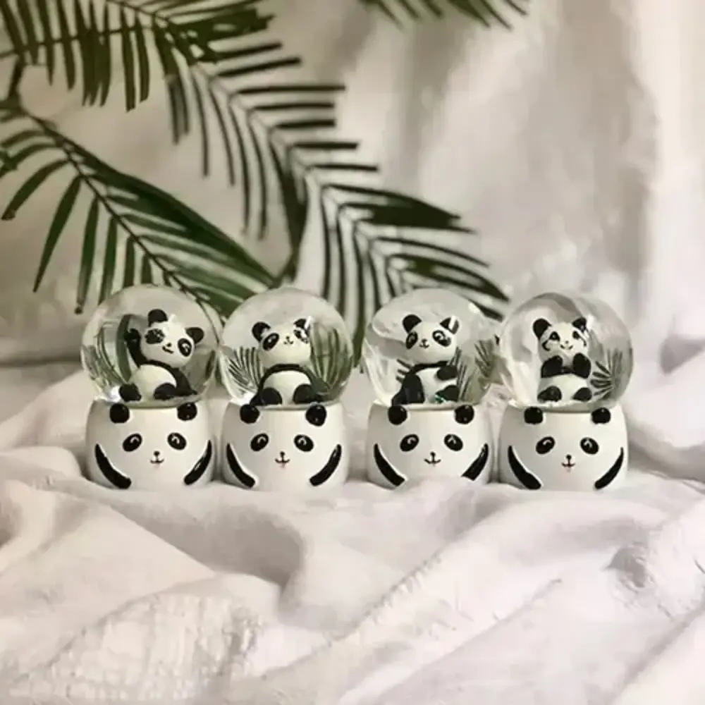 Küçük Boy Işıklı Panda Kar Küresi 6.5 cm Küçük Boy Işıklı Panda Kar Küresi 6.5 cm
