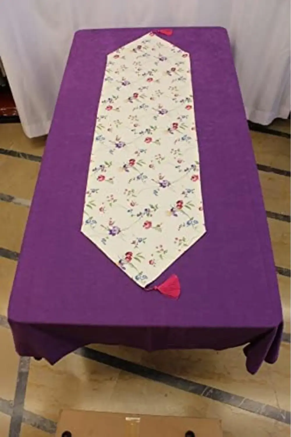 Küçük Gül Desenli Beyaz Zemin Arka Plan Dijital Baskılı Runner Am