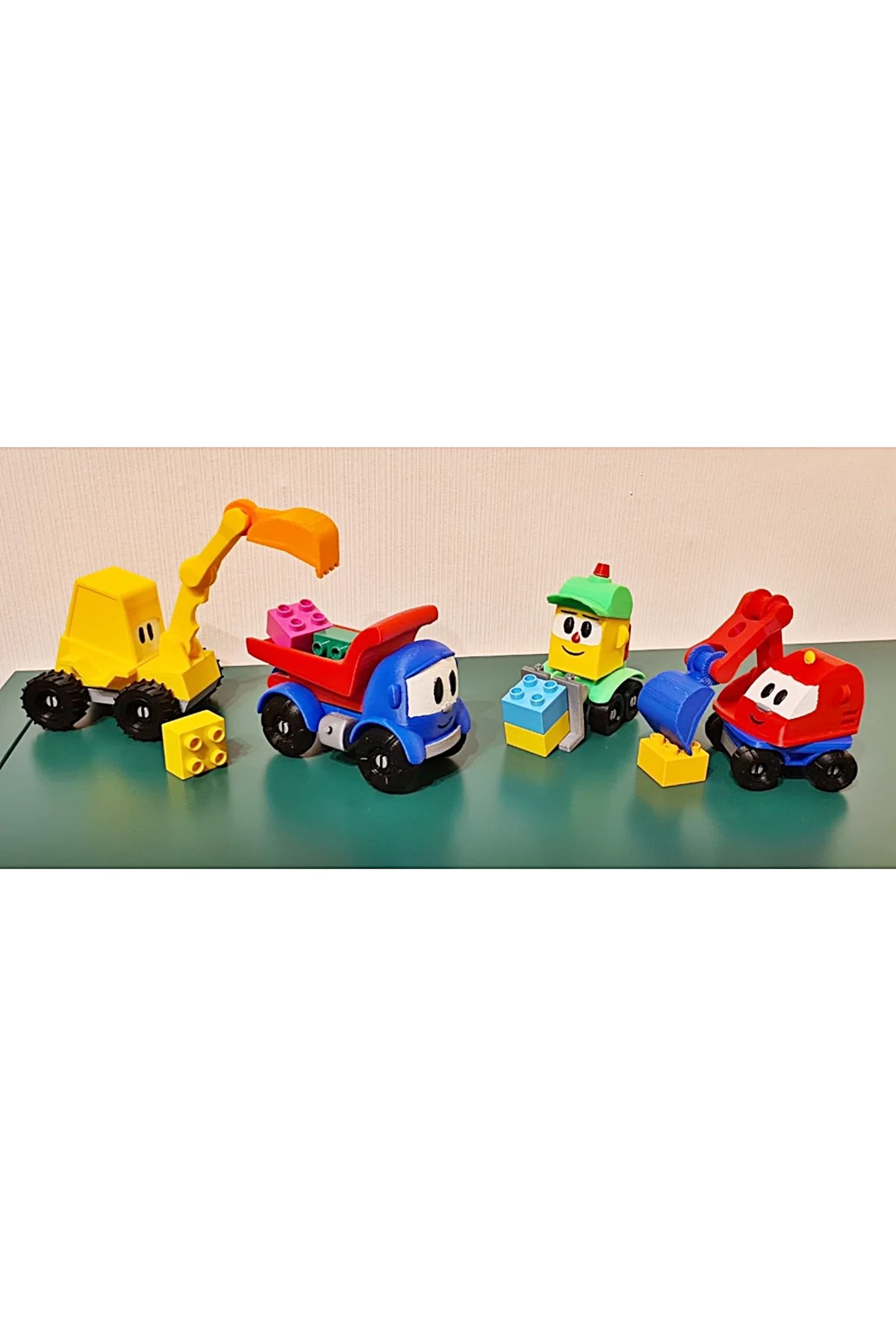 Küçük Kamyon Leo - Leo Lastwagen Leo The Truck 4'lü Oyuncak Seti