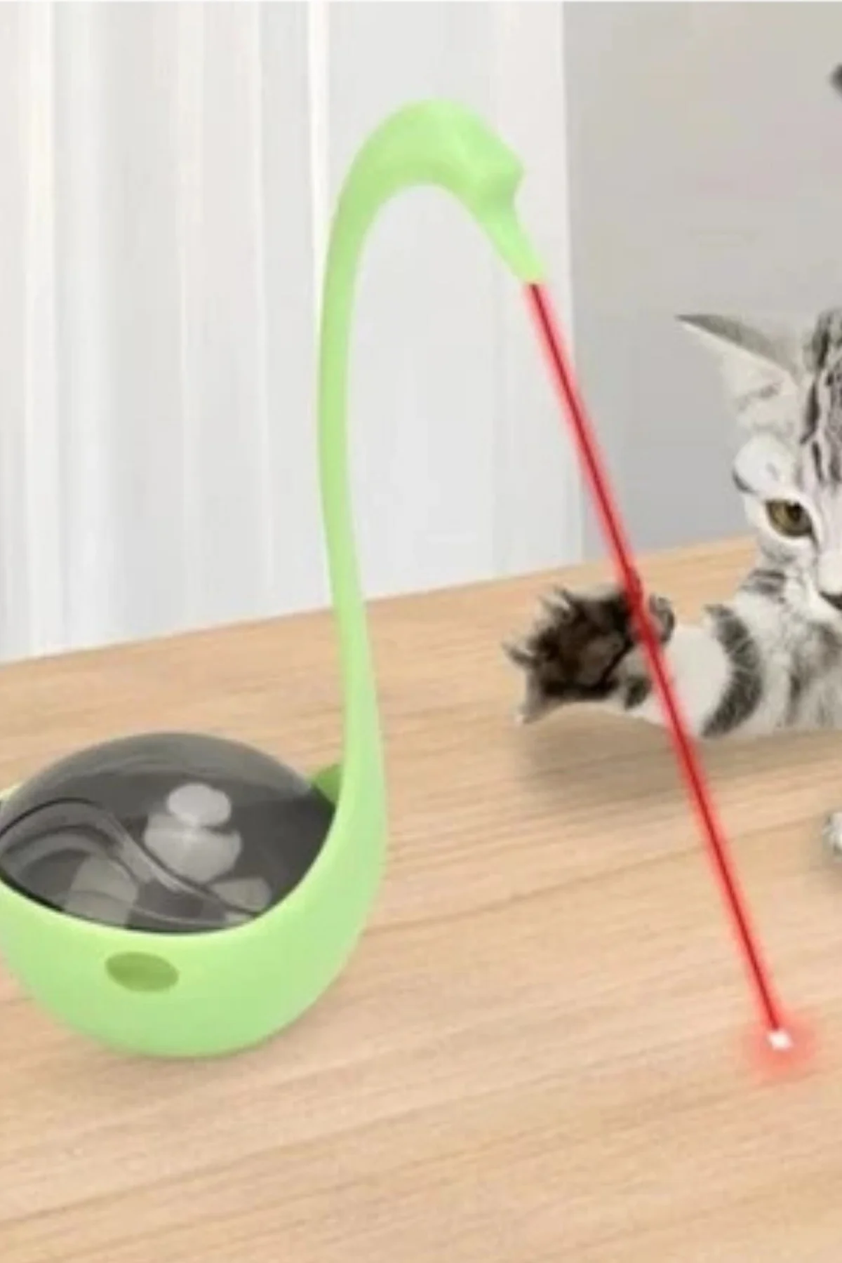 Kuğu Şeklinde Lazerli ve Mama Hazneli Hacıyatmaz Kedi Oyuncağı Ye