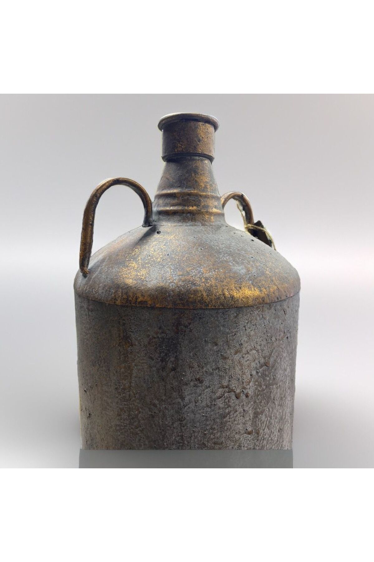 Elif Aksesuar Kulplu Metal Eskitme Vazo