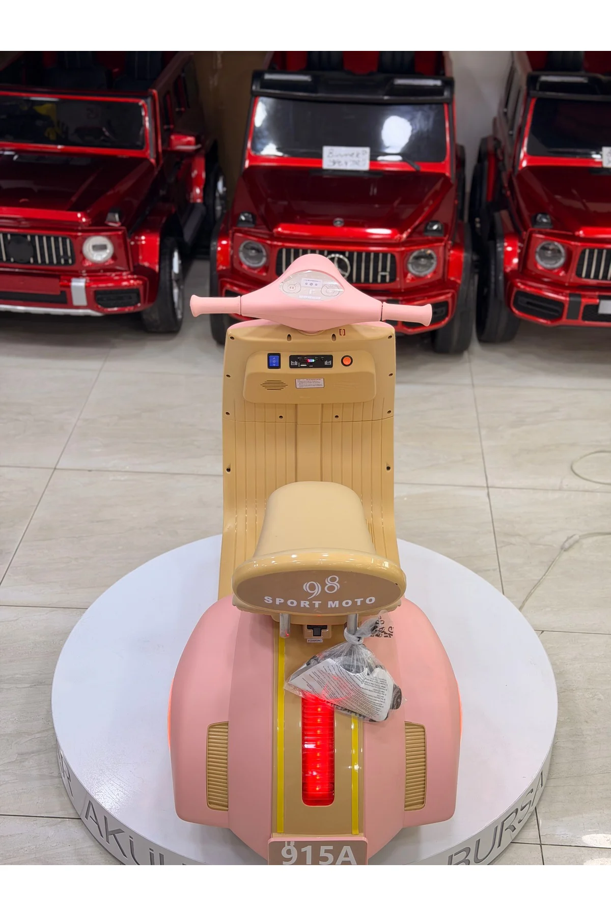 KUMANDALI VESPA AKÜLÜ MOTOR 3-9 YAŞ