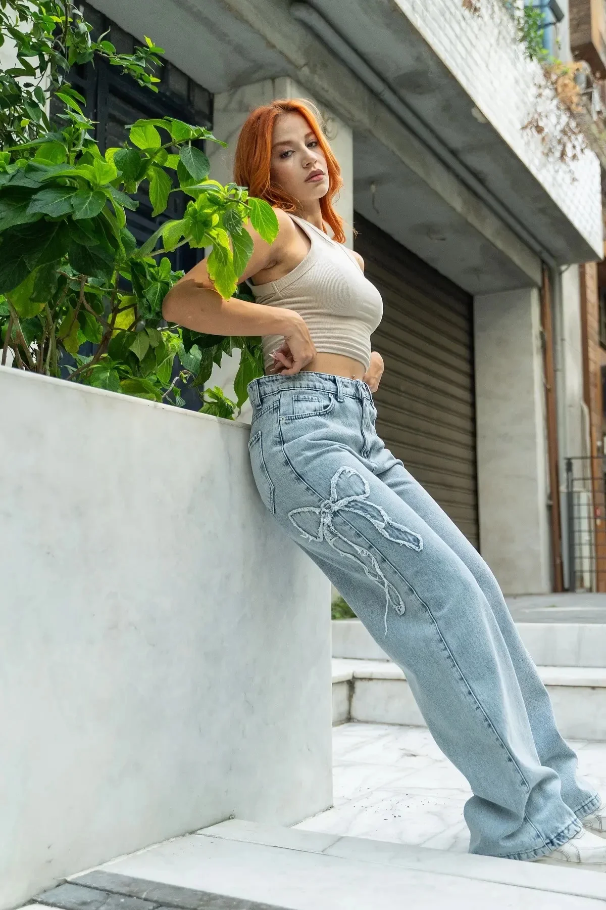 Kurdele Parçalı Mavi Yıkamalı Baggy Jean