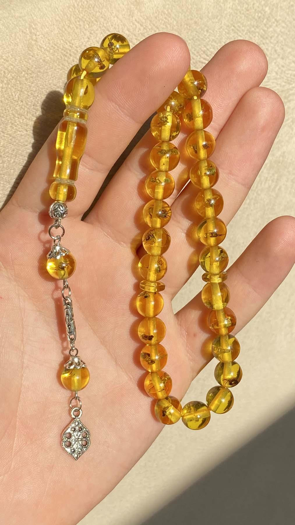 Beyisa Küre Kesim Karınca Fosilli Püsküllü Toz Kehribar Tesbi Beyisa Küre Kesim Karınca Fosilli Püsküllü Toz Kehribar Tesbi