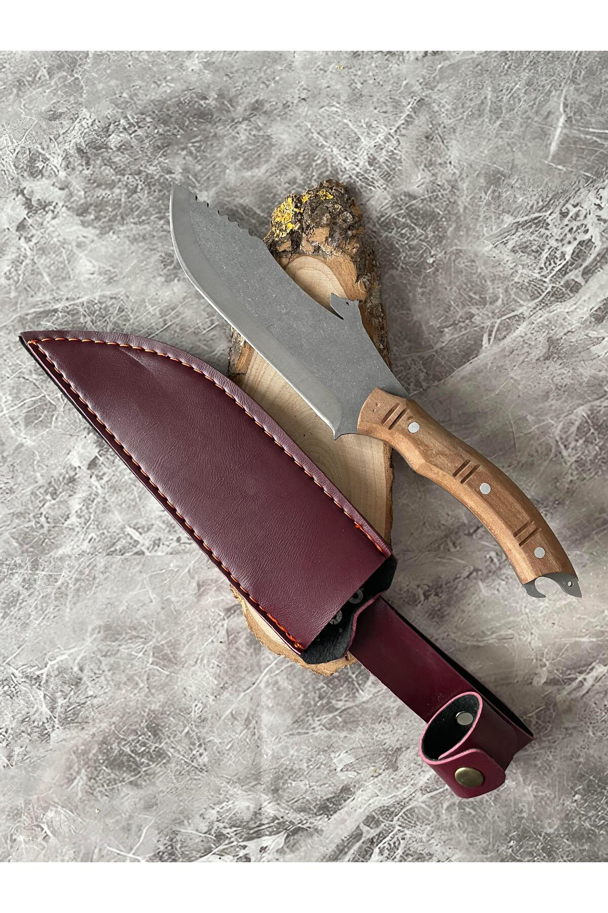 Kurt Desenli Kamp Bıçağı–Ceviz Kabze, Kılıflı, Cam-Buz Kırmalı & 