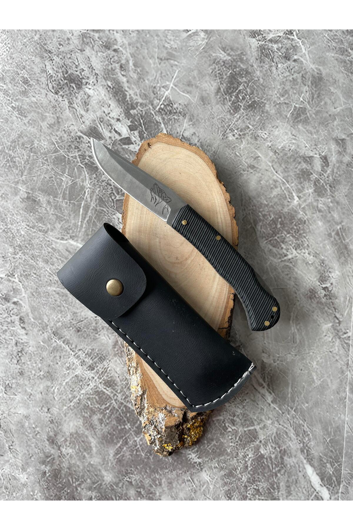 Kurt Gravürlü Verzalit Kabzeli Sırttan Kilitli Kamp Çakısı – 19 c