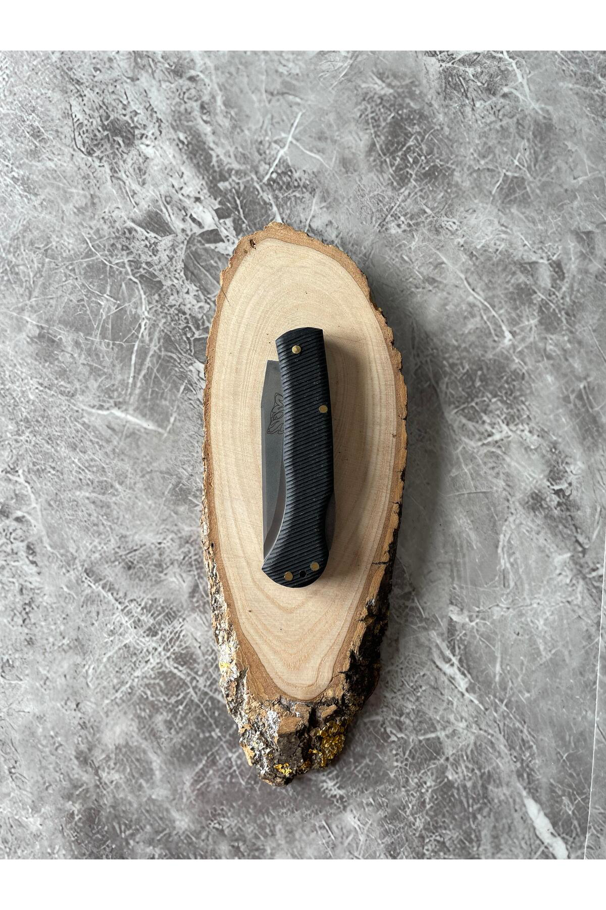 Kurt Gravürlü Verzalit Kabzeli Sırttan Kilitli Kamp Çakısı – 19 c