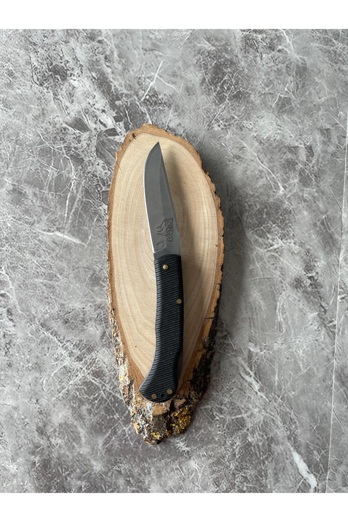 Kurt Gravürlü Verzalit Kabzeli Sırttan Kilitli Kamp Çakısı – 19 c