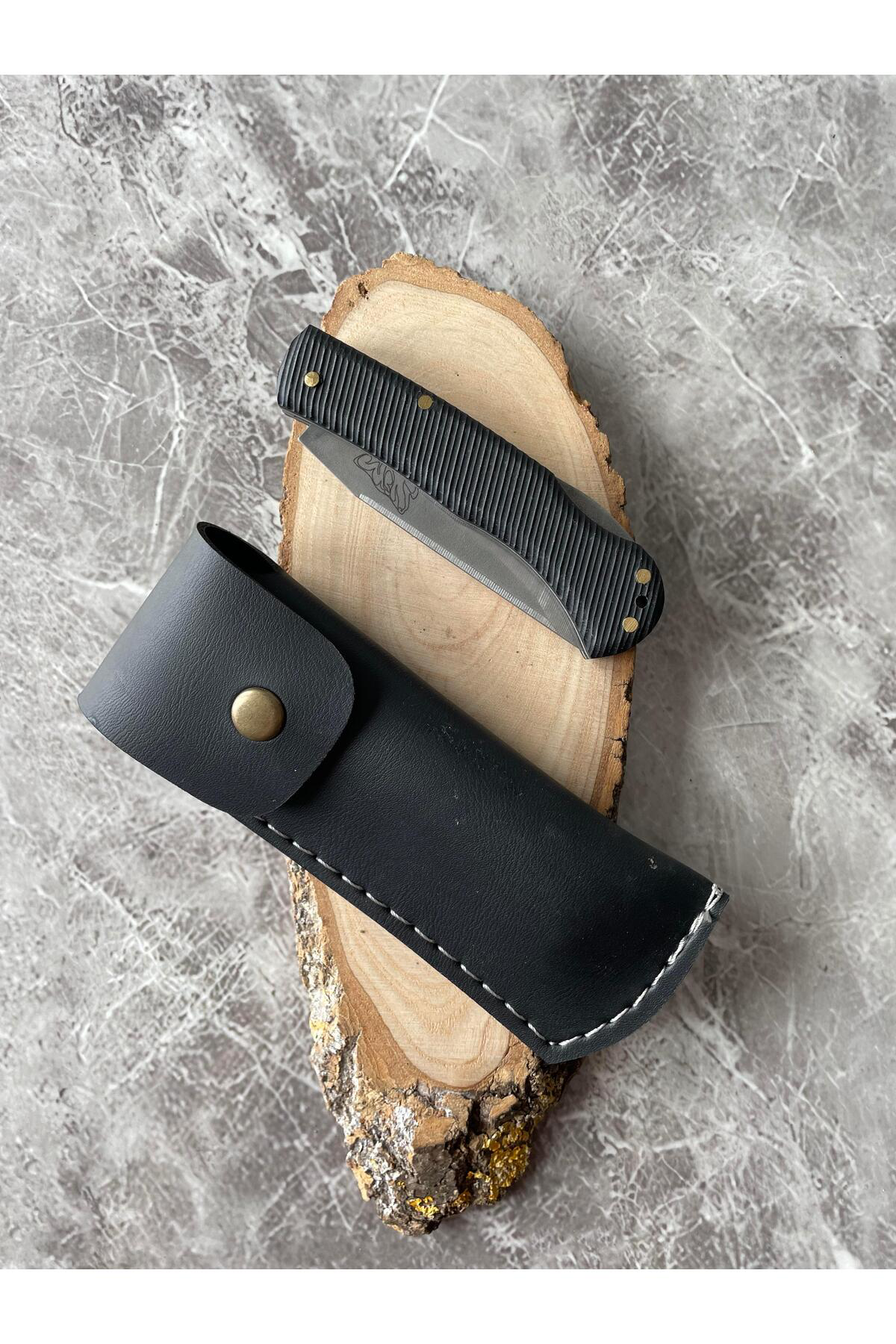 Kurt Gravürlü Verzalit Kabzeli Sırttan Kilitli Kamp Çakısı – 19 c