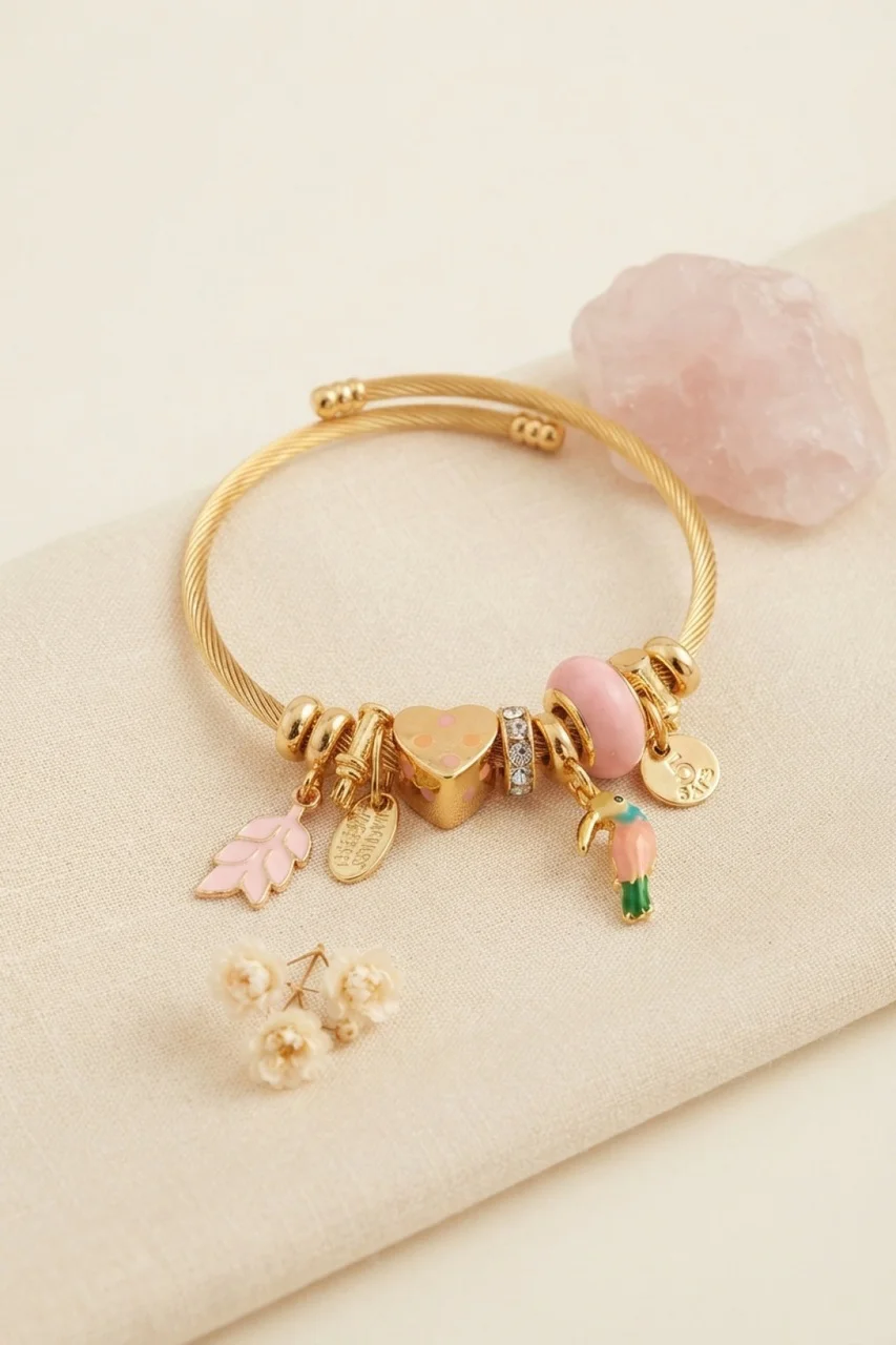 Kuş Figürlü Pembe Charmlı Gold Renk Bileklik - Lisinya Diğer