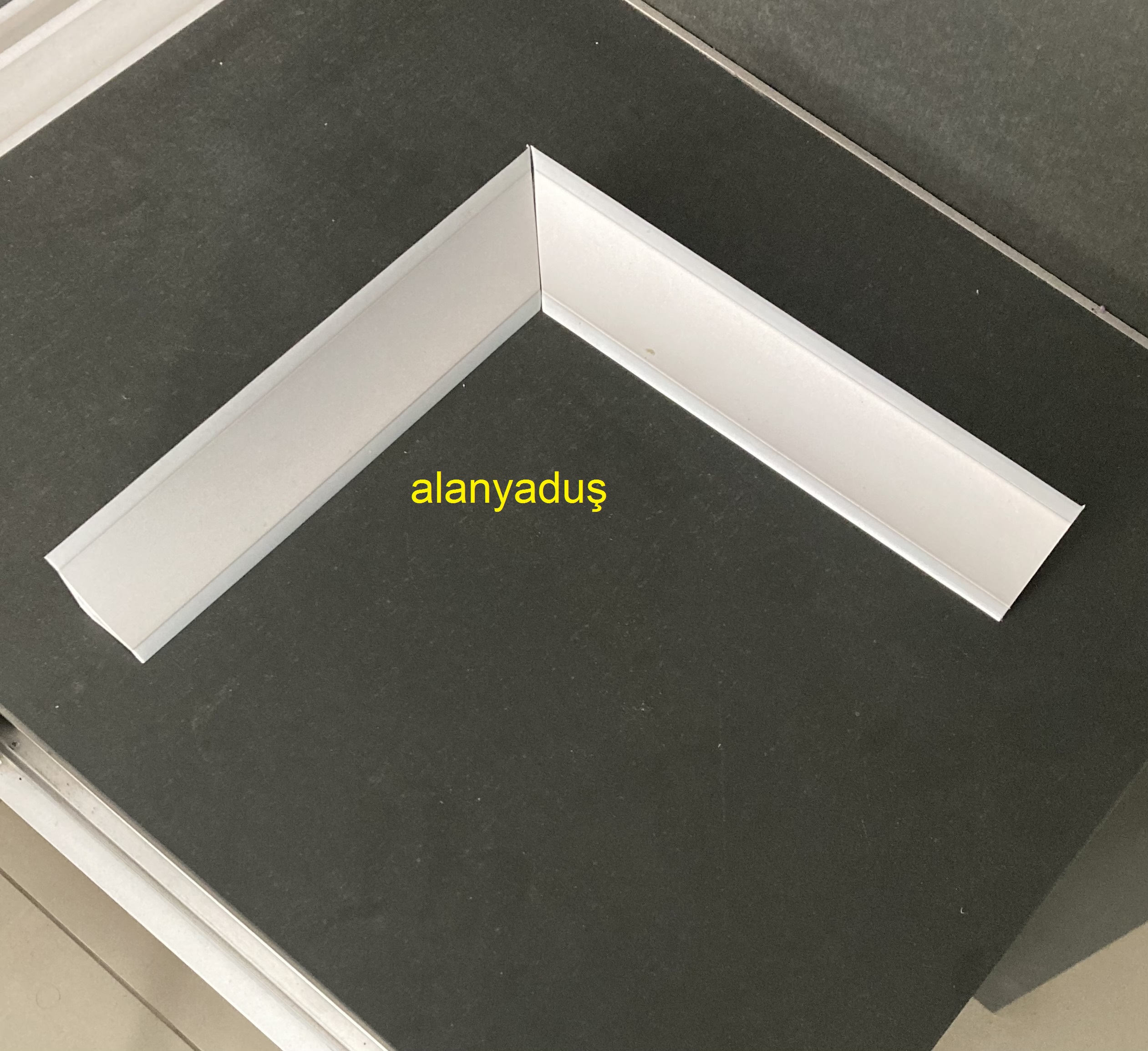 Alanyaduş Küvet Kenar Çitasi 3*3*125Cm 