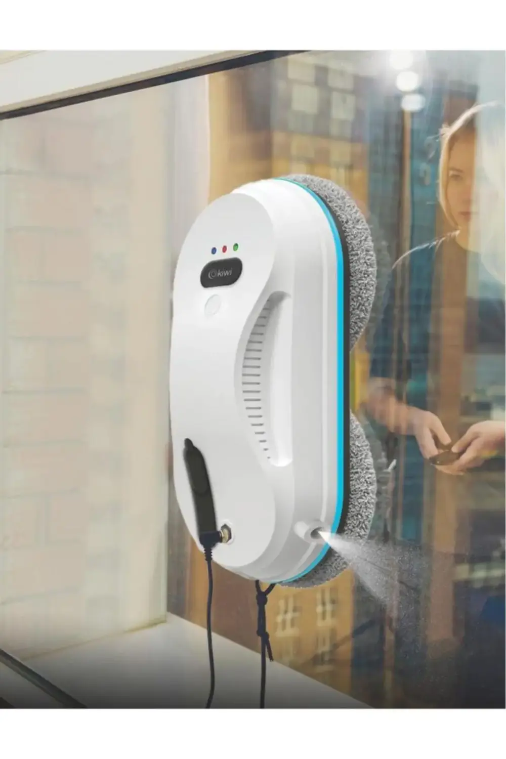 Kwc-7130 Uzaktan Kumandalı Sıvı Püskürtmeli Cam Silme Robotu