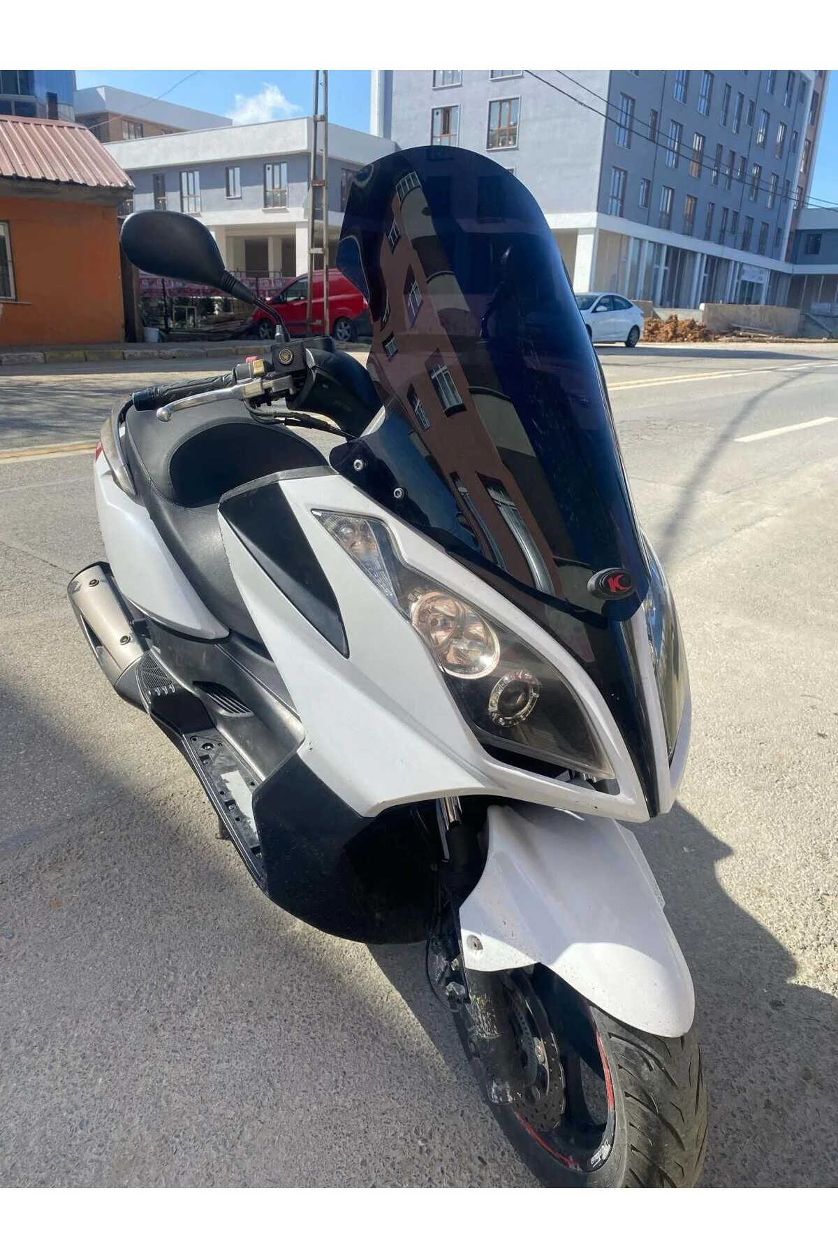 Kymco Downtown 300i Ön Cam 2009-2017 Model 67cm Siyah Renkli 4mm