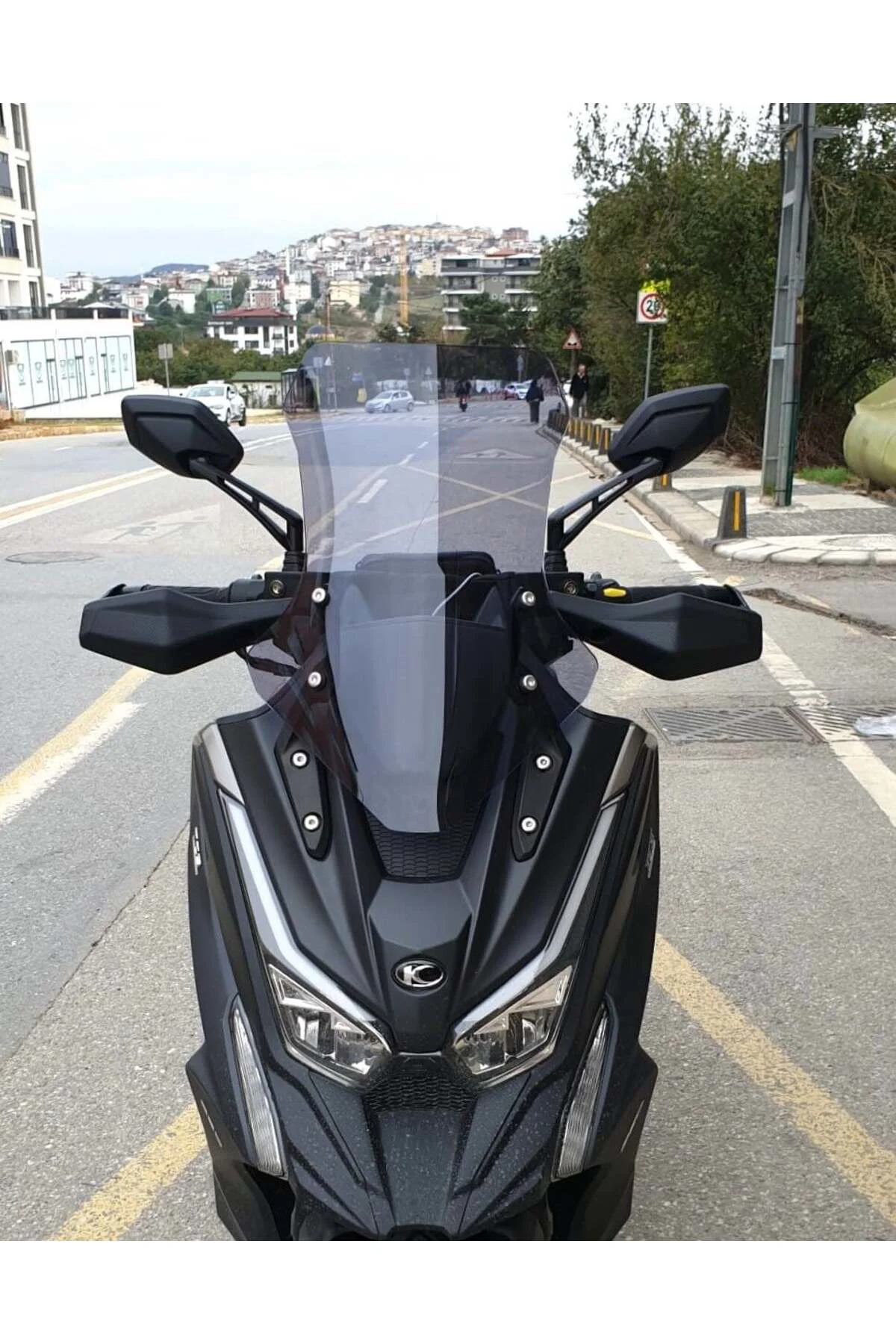 Kymco DTX 250 Ön Cam 2021-2026 Model 55cm Füme Renkli 4mm ORTA BO
