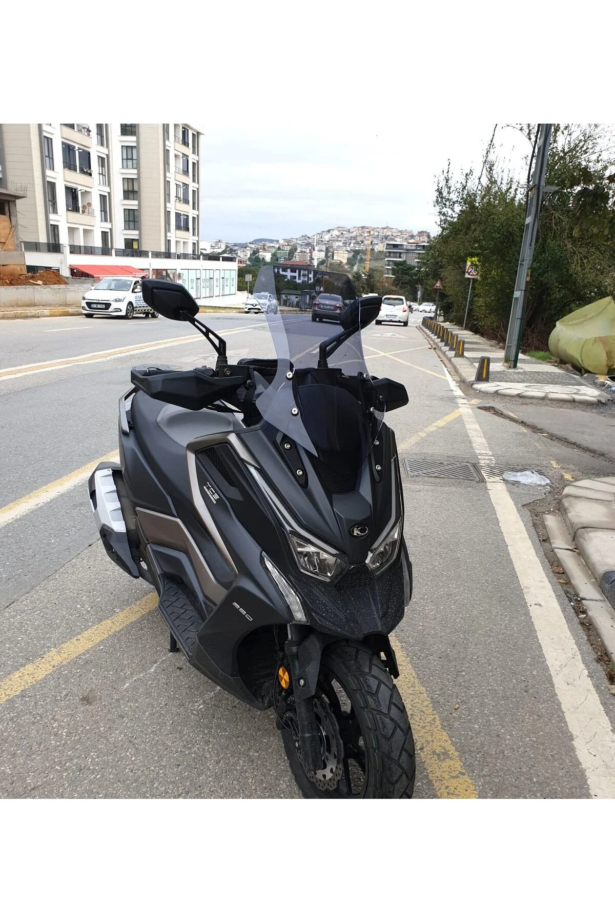 Kymco DTX 250 Ön Cam 2021-2026 Model 55cm Füme Renkli 4mm ORTA BO
