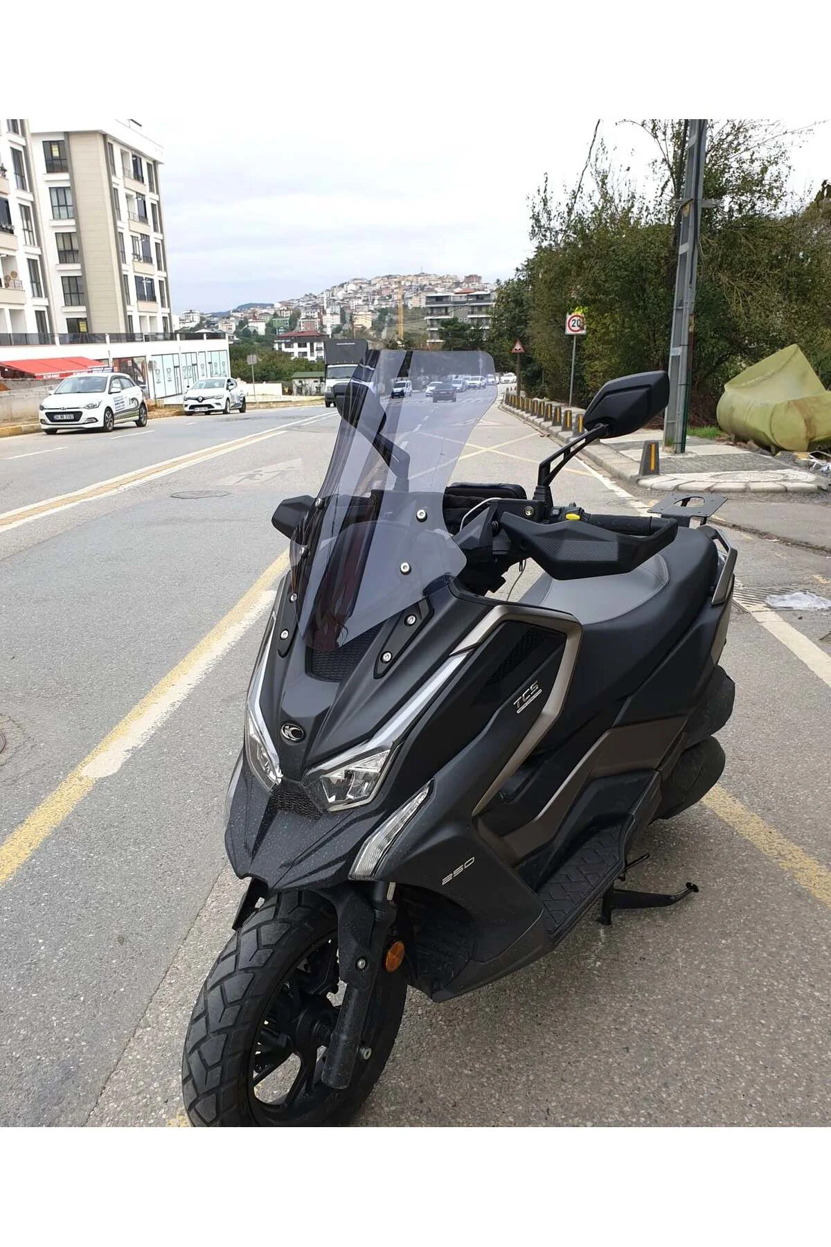 Kymco DTX 250 Ön Cam 2021-2026 Model 55cm Füme Renkli 4mm ORTA BO