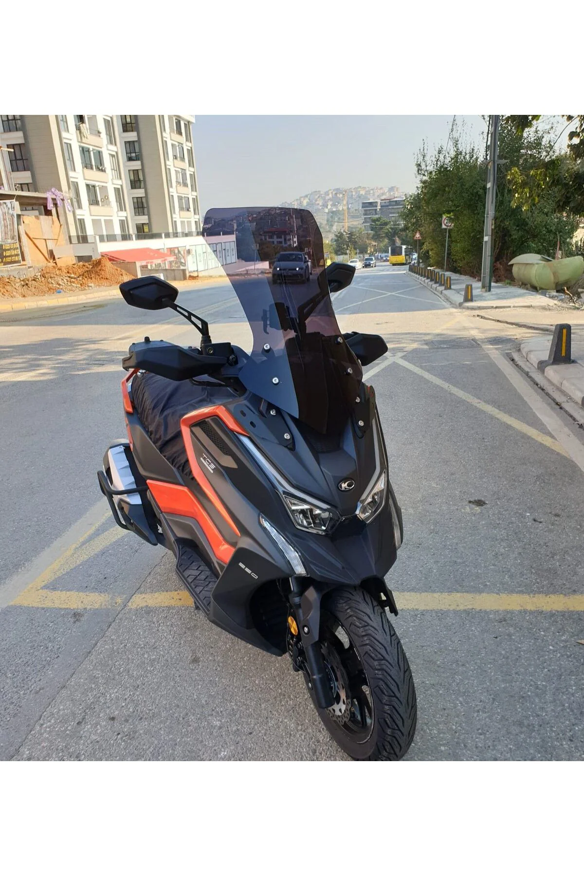 Kymco DTX 250 Ön Cam 2021-2026 Model 67cm Siyah Renkli 4mm ORTA B