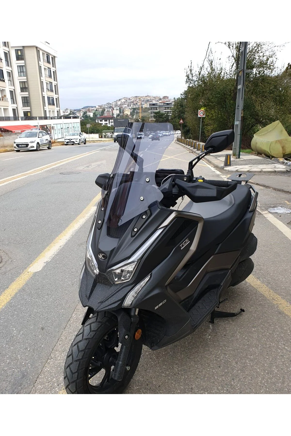 Kymco DTX 360 Ön Cam 2021-2026 Model 55cm Füme Renkli 4mm