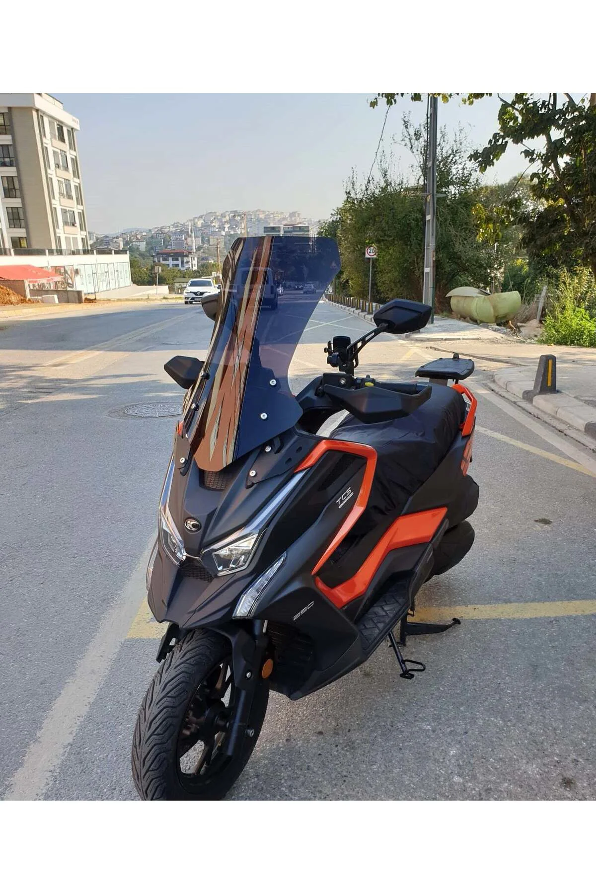 Kymco DTX 360 Ön Cam 2021-2026 Model 67cm Siyah Renkli 4mm UZUN