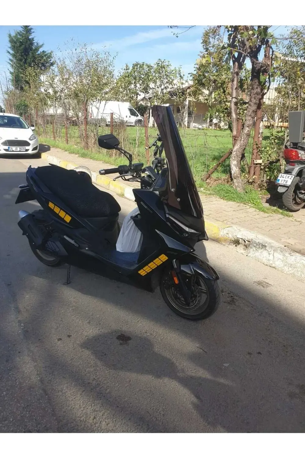 Kymco Krv 200 Ön Cam 2022-2025 Model 75cm Siyah Renkli 4mm UZUN