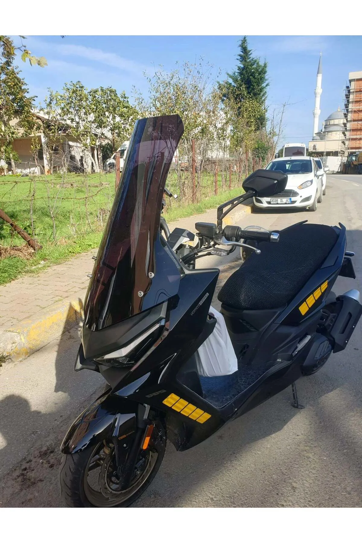 Kymco Krv 200 Ön Cam 2022-2026 Model 75cm Siyah Renkli 4mm UZUN