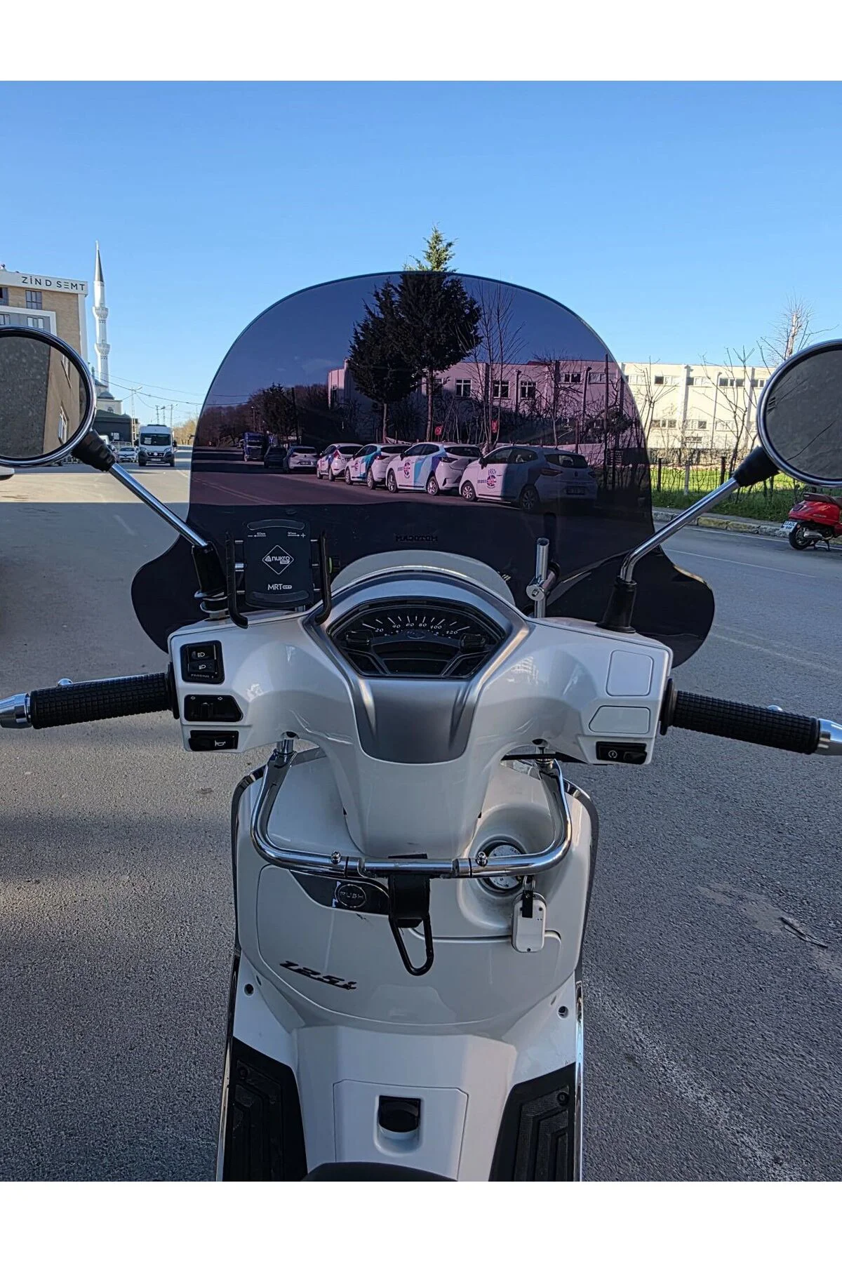 Kymco Like 125 Ön Cam 2009-2023 Model 43cm Siyah Renkli 4mm APARA