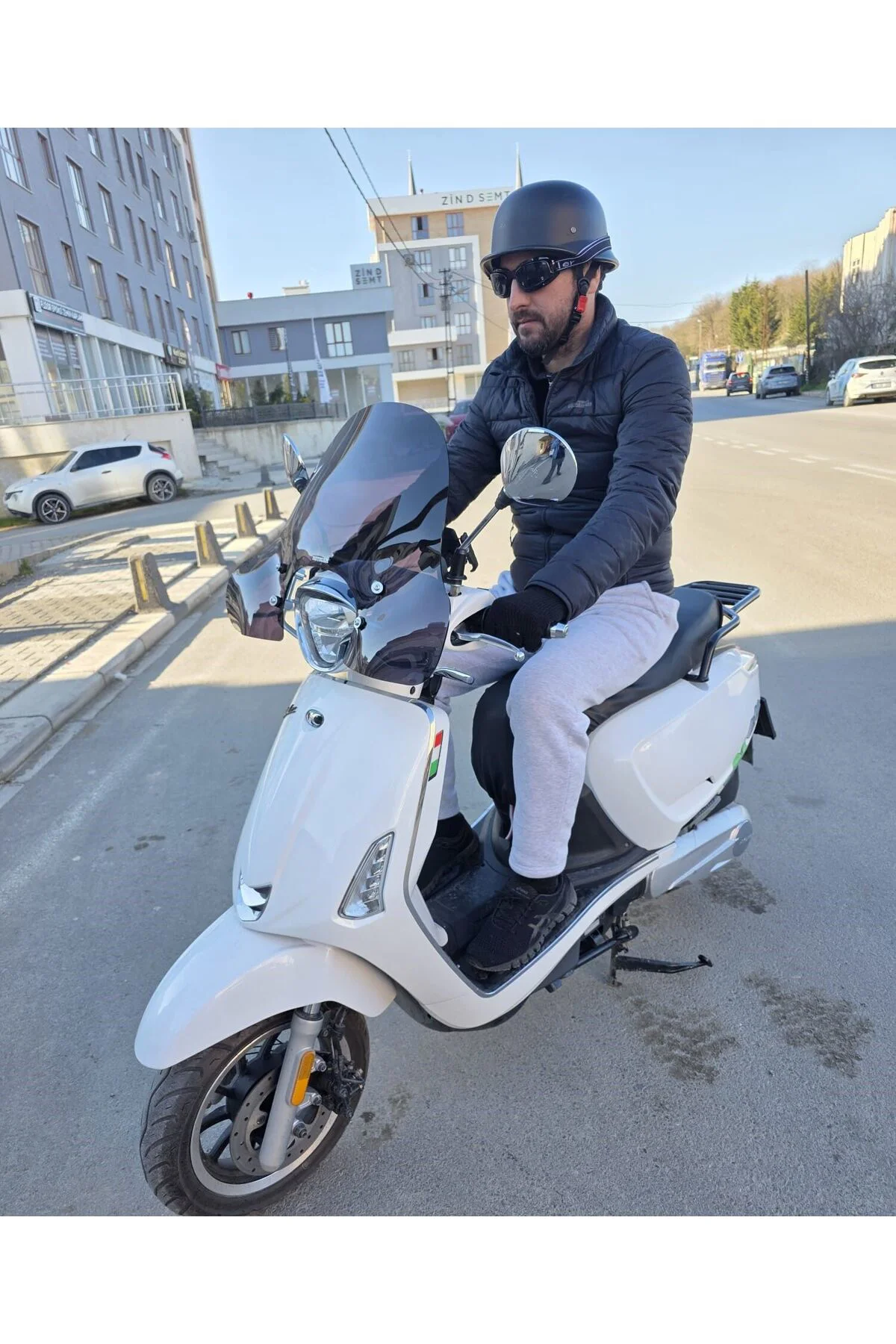 Kymco Like 200 Ön Cam 2009-2023 Model 43cm Siyah Renkli 4mm APARA
