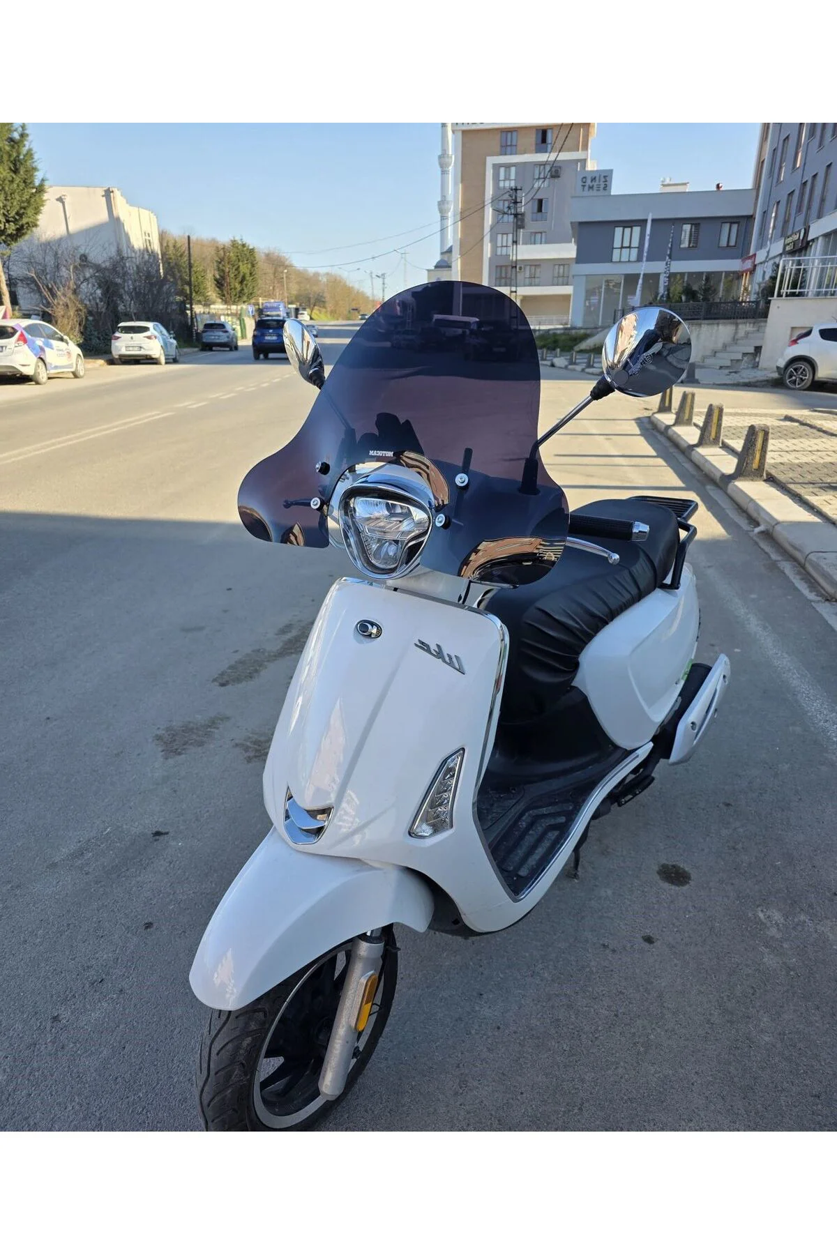 Kymco Like 200 Ön Cam 2009-2023 Model 43cm Siyah Renkli 4mm APARA