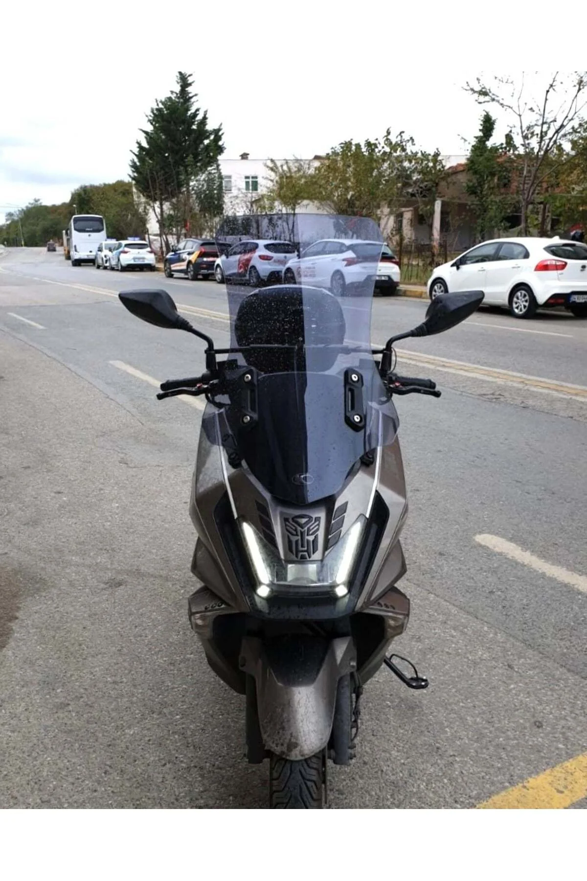 kymco Skytown 125 Ön Cam 2023-2026 Model 72cm Füme Renkli 4mm UZU