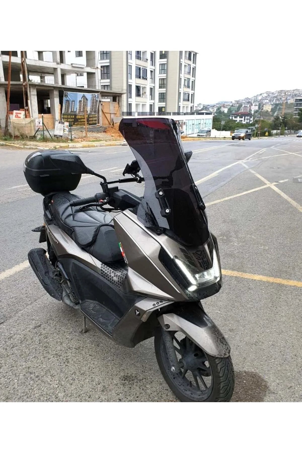 kymco Skytown 125 Ön Cam 2023-2026 Model 72cm Siyah Renkli 4mm UZUN