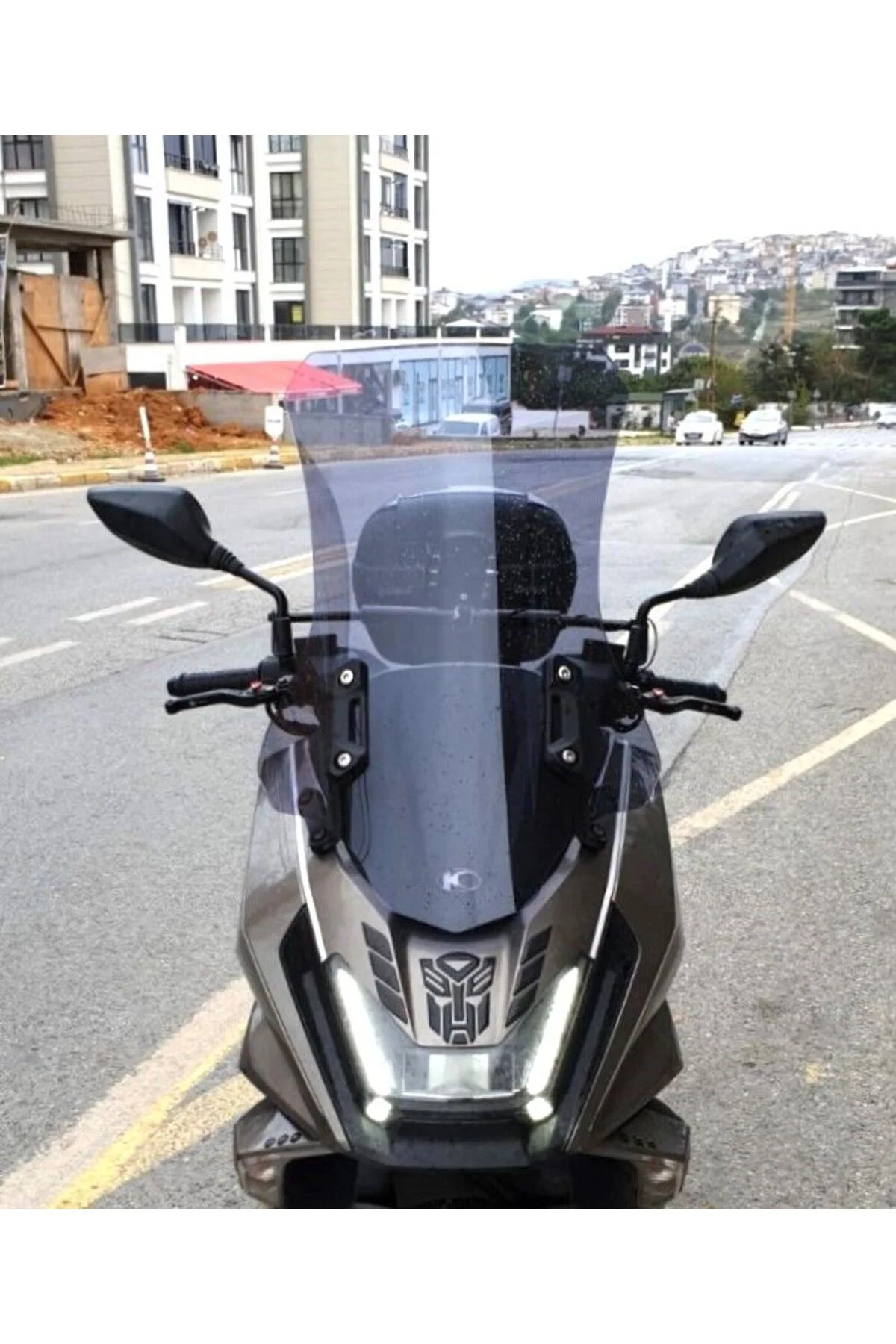 kymco Skytown 125 Ön Cam 2023-2026 Model 72cm Füme Renkli 4mm UZU