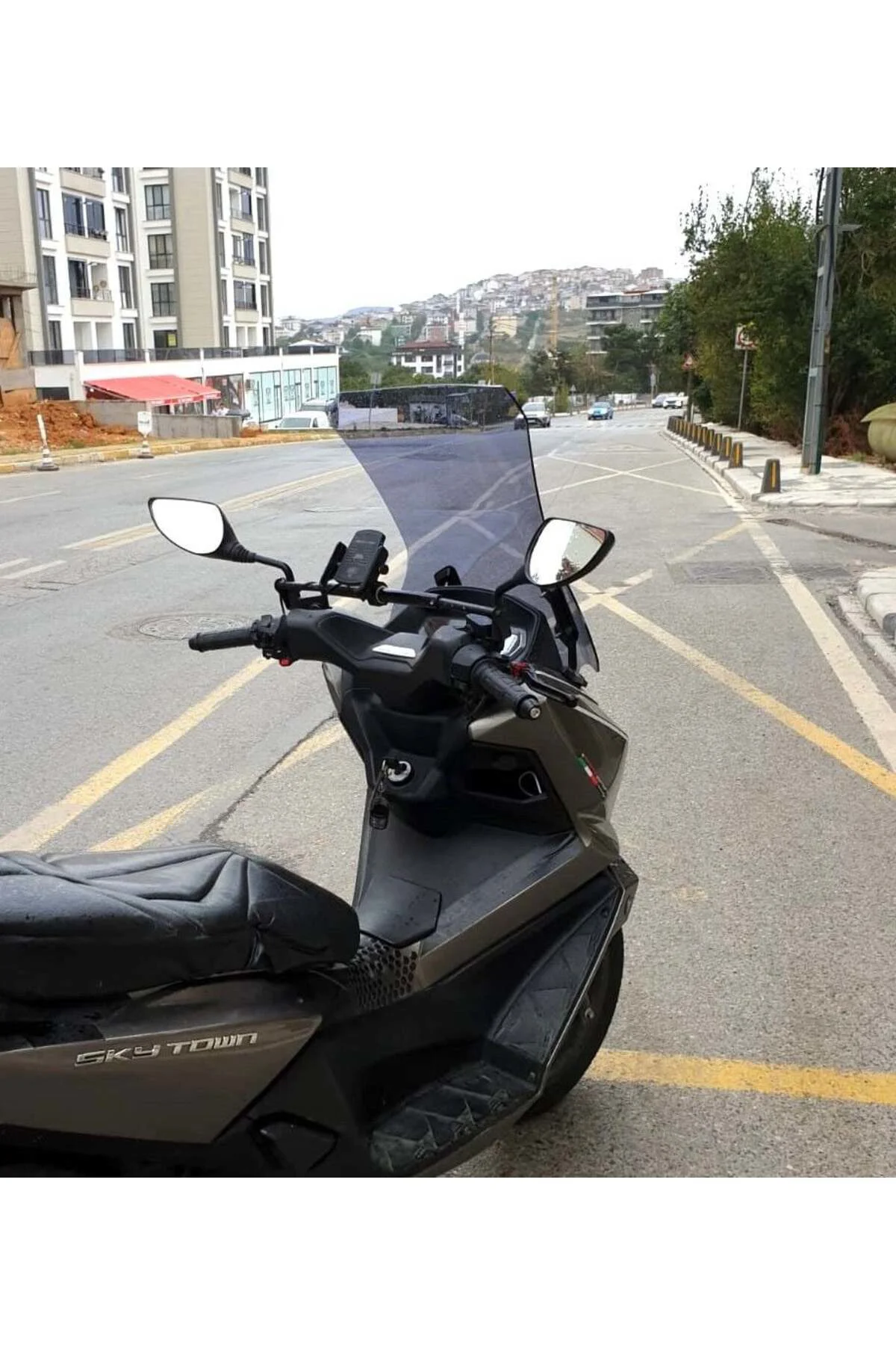 kymco Skytown 125 Ön Cam 2023-2026 Model 72cm Füme Renkli 4mm UZU