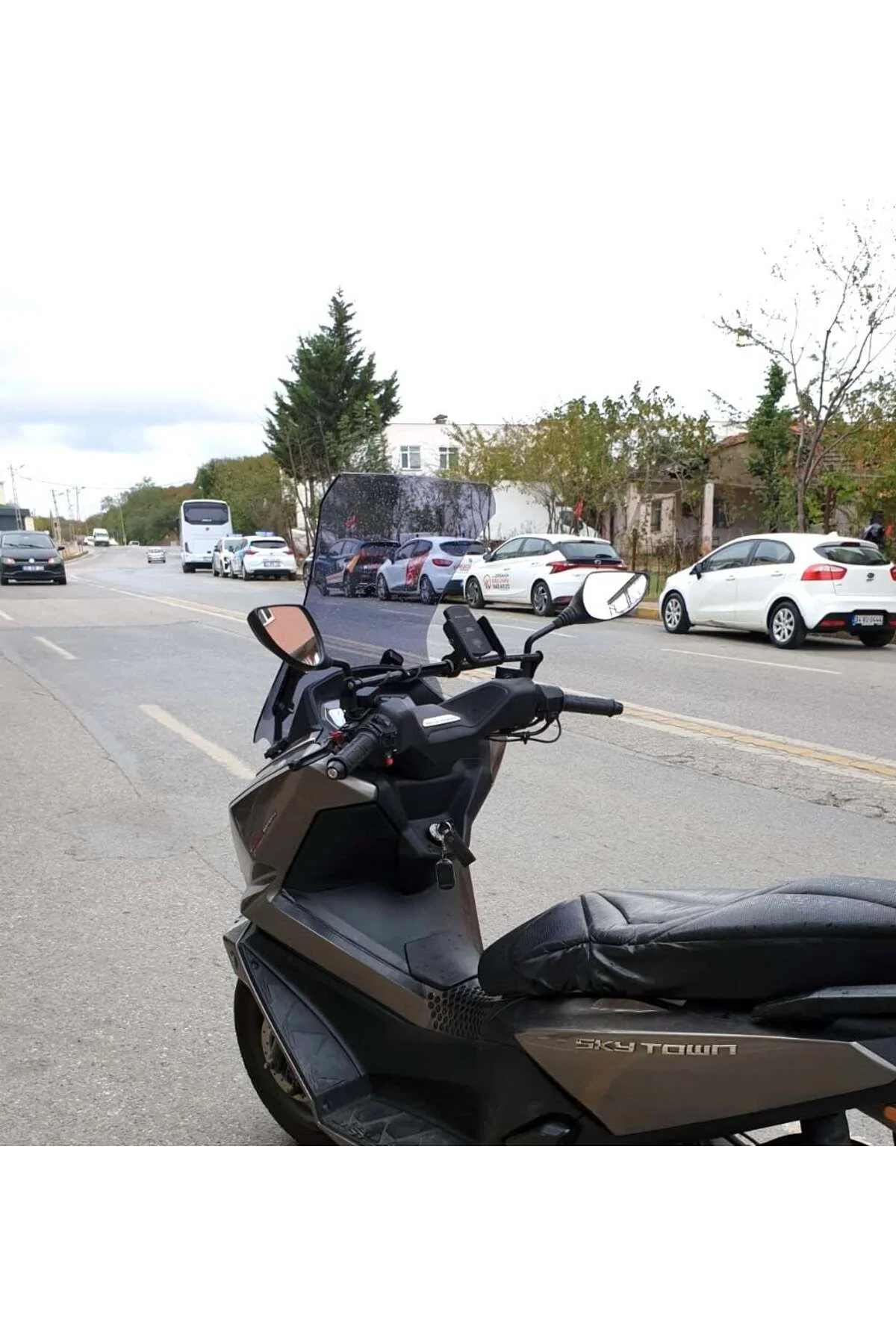 kymco Skytown 125 Ön Cam 2023-2026 Model 72cm Füme Renkli 4mm UZU