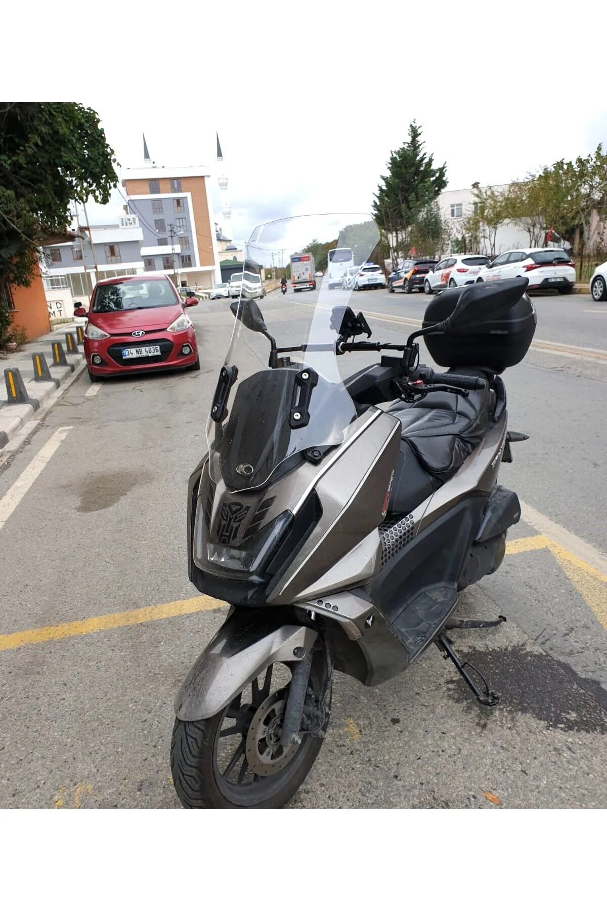 kymco Skytown 125 Ön Cam 2023-2026 Model 72cm Şeffaf Renkli 4mm UZUN