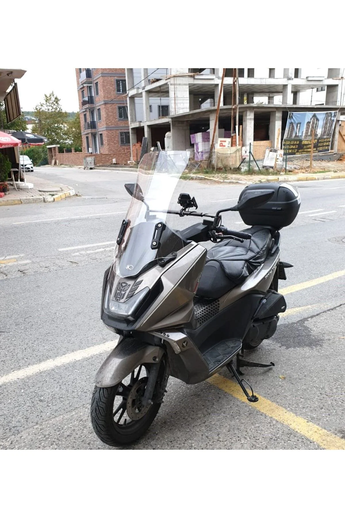 kymco Skytown 125 Ön Cam 2023-2026 Model 72cm Şeffaf Renkli 4mm UZUN