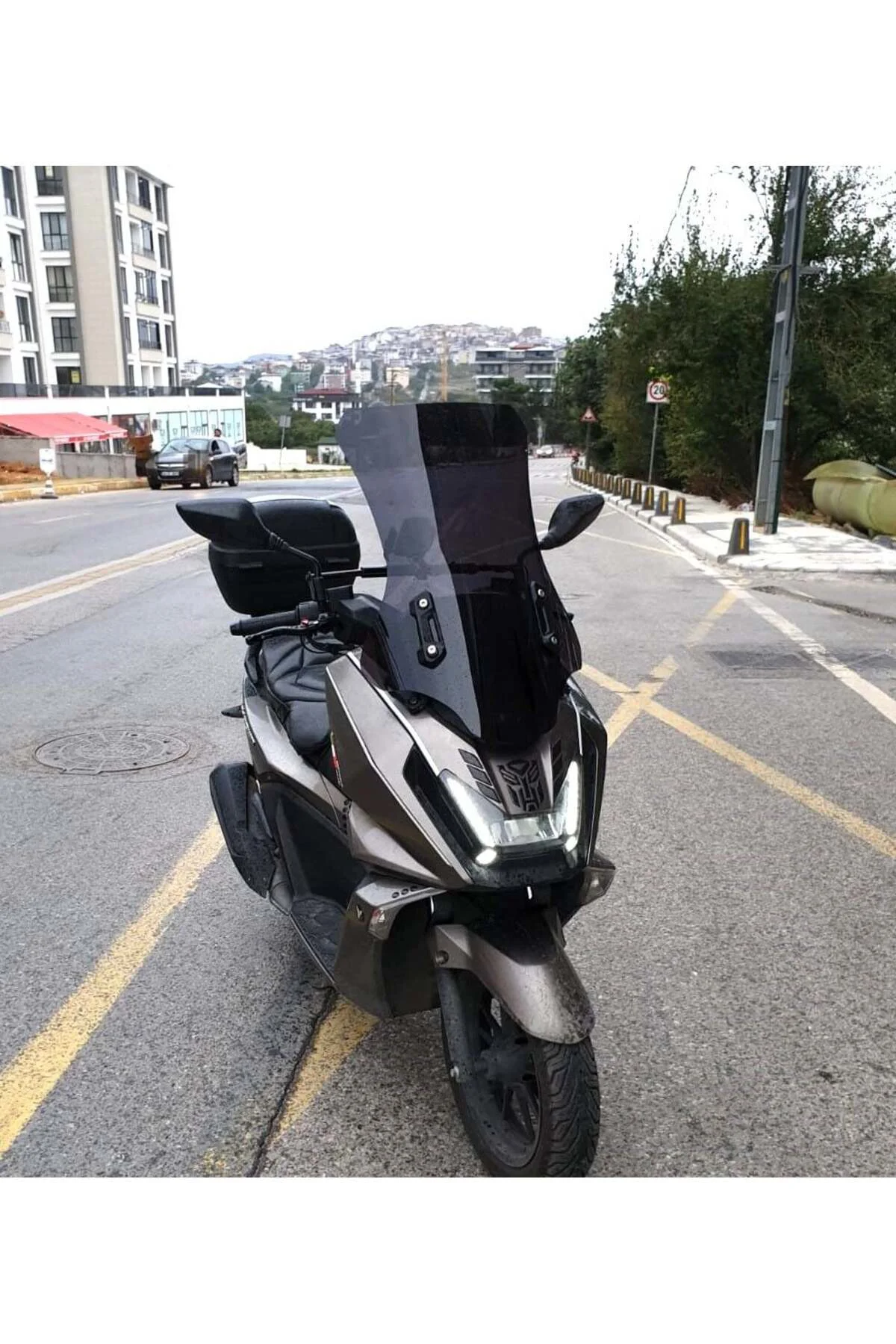 kymco Skytown 125 Ön Cam 2023-2026 Model 72cm Siyah Renkli 4mm UZUN