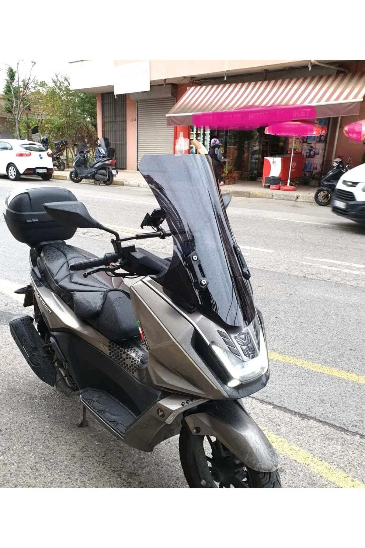 kymco Skytown 125 Ön Cam 2023-2026 Model 72cm Siyah Renkli 4mm UZUN