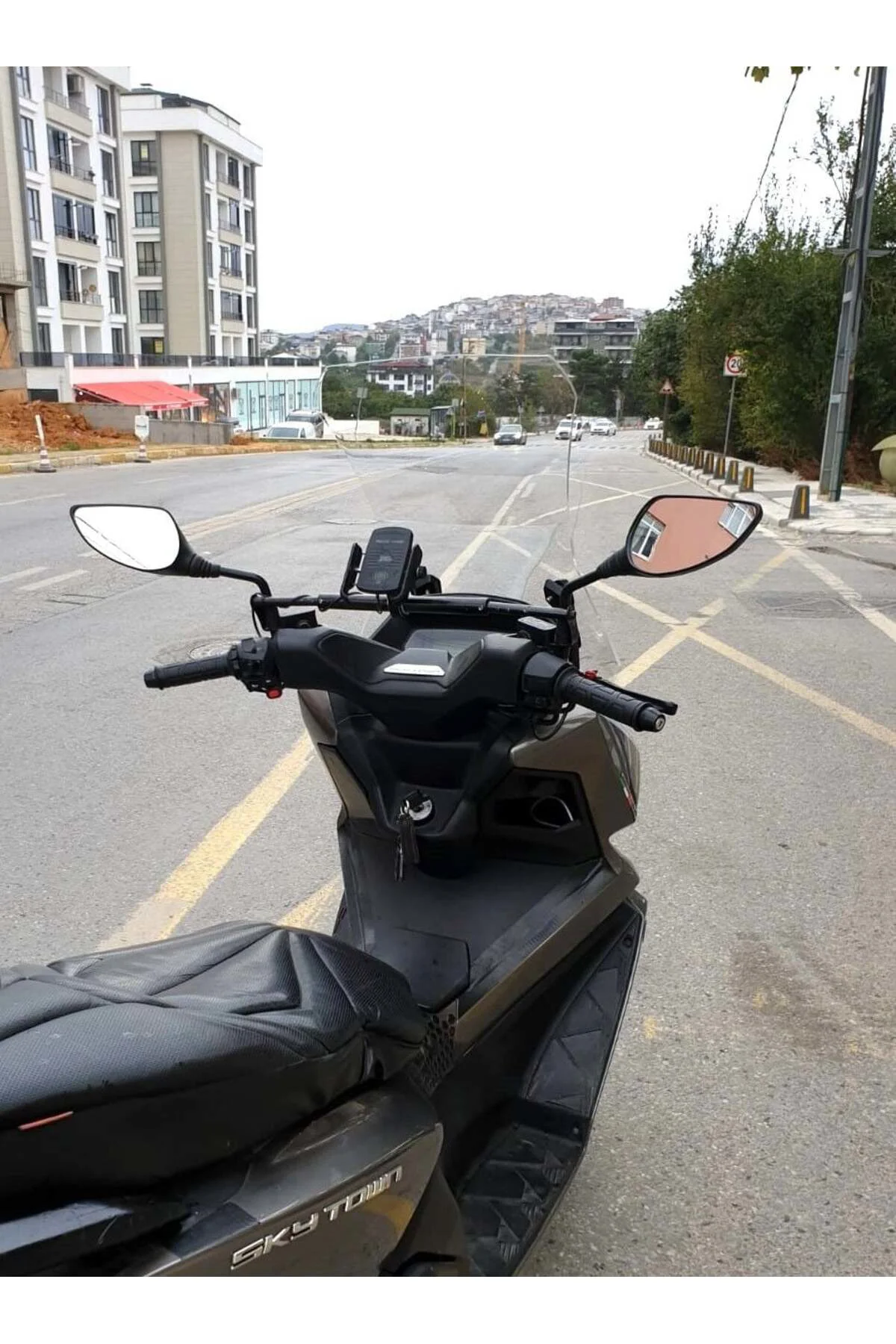 kymco Skytown 125 Ön Cam 2023-2026 Model 72cm Şeffaf Renkli 4mm UZUN