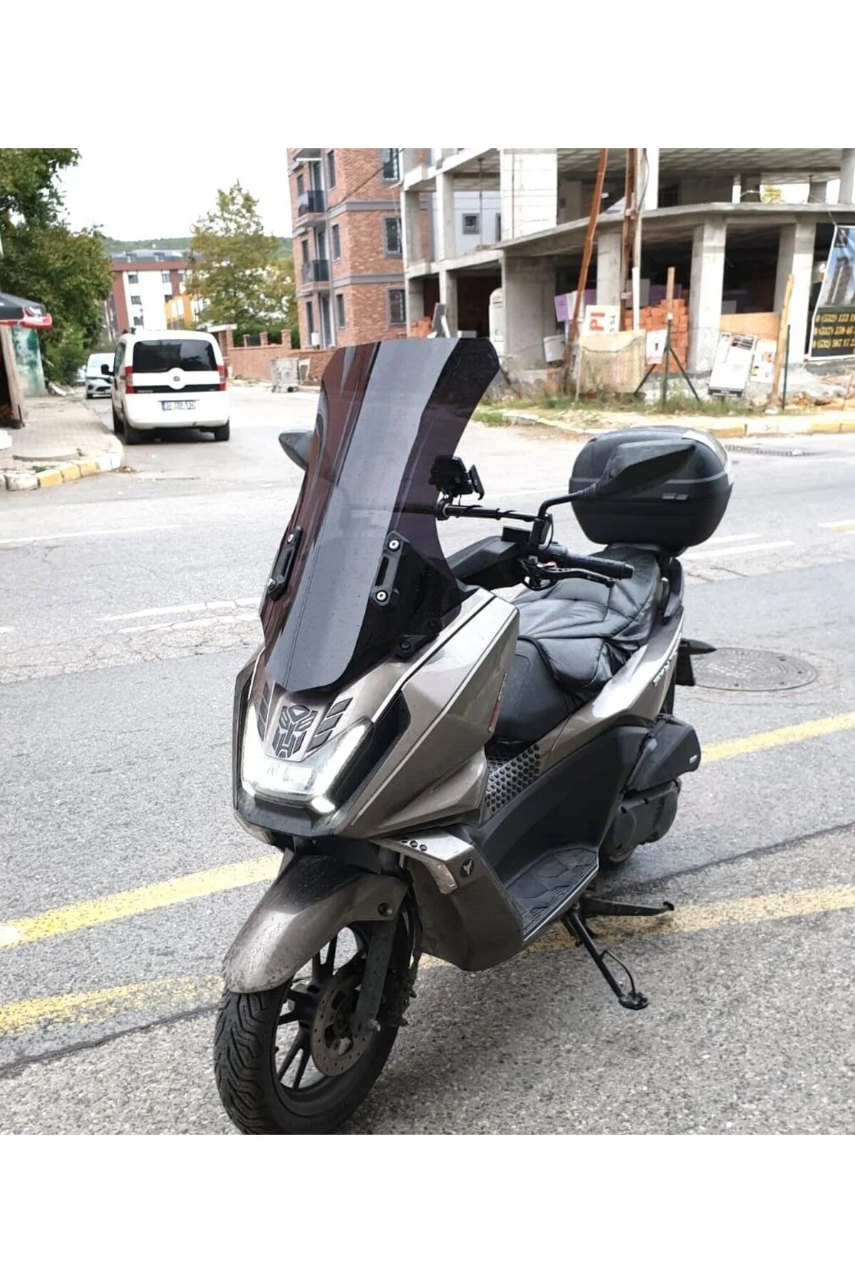 kymco Skytown 125 Ön Cam 2023-2026 Model 72cm Siyah Renkli 4mm UZUN
